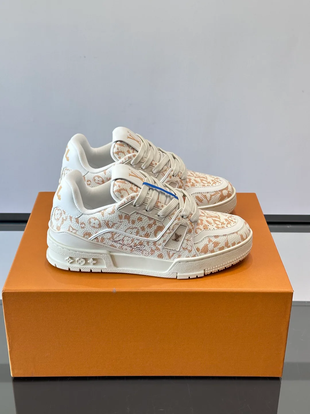 Кроссовки Женские Louis Vuitton 11528838