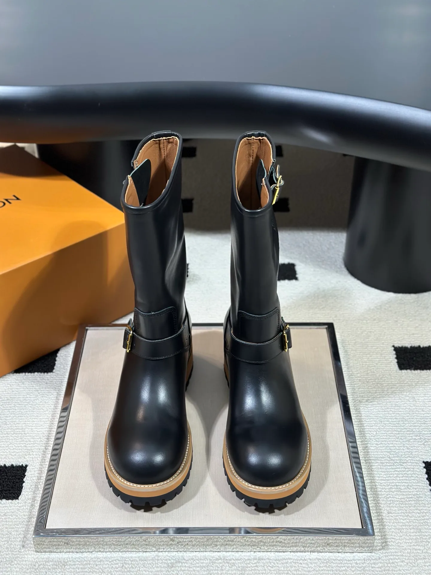 Ботинки Женские Louis Vuitton 18638536