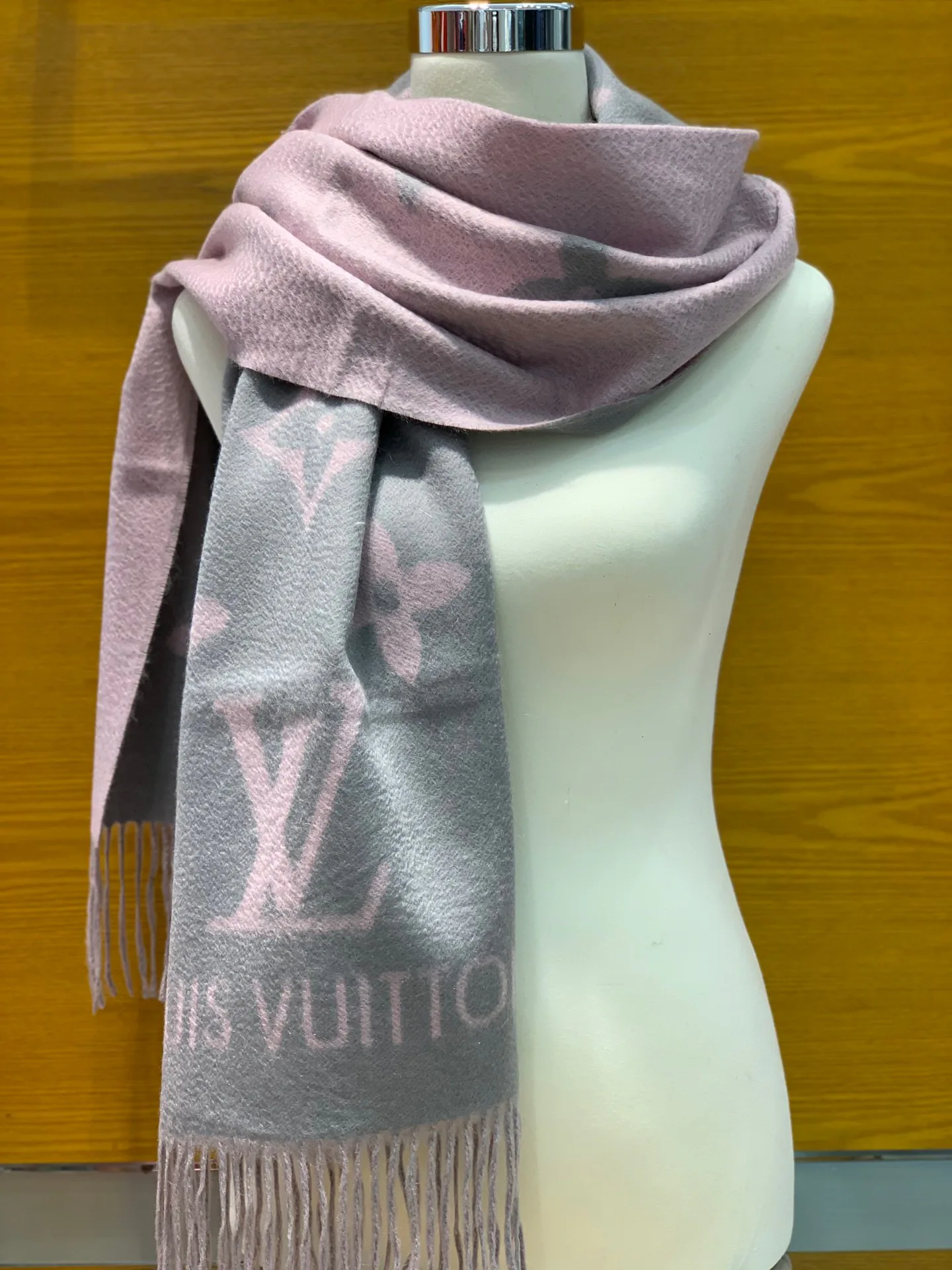 Шарфы Louis Vuitton 6998515