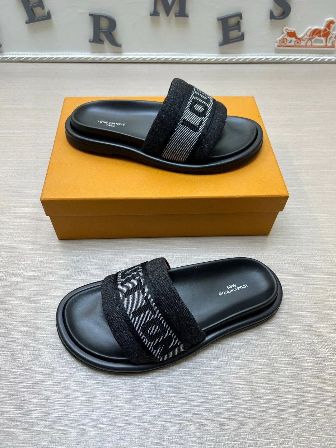 Шлепанцы Женские Louis Vuitton 9801528