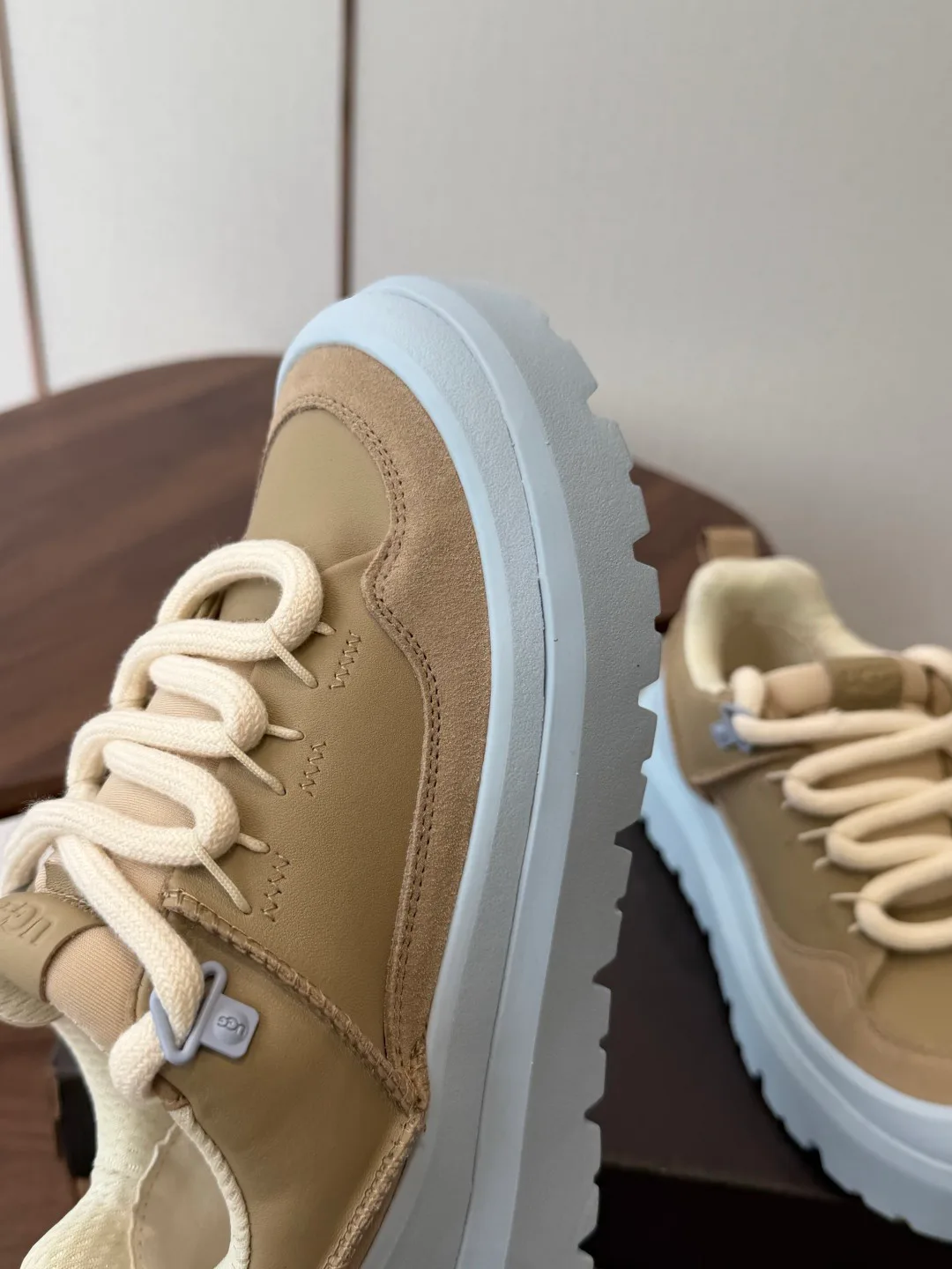 Кроссовки Женские Ugg 18796509