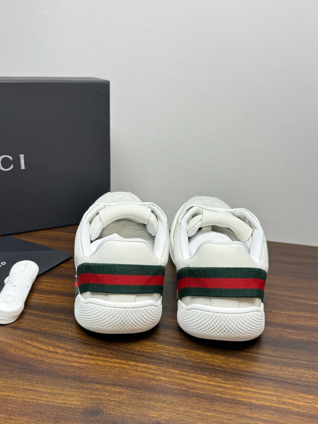 Кроссовки Женские Gucci 18943071
