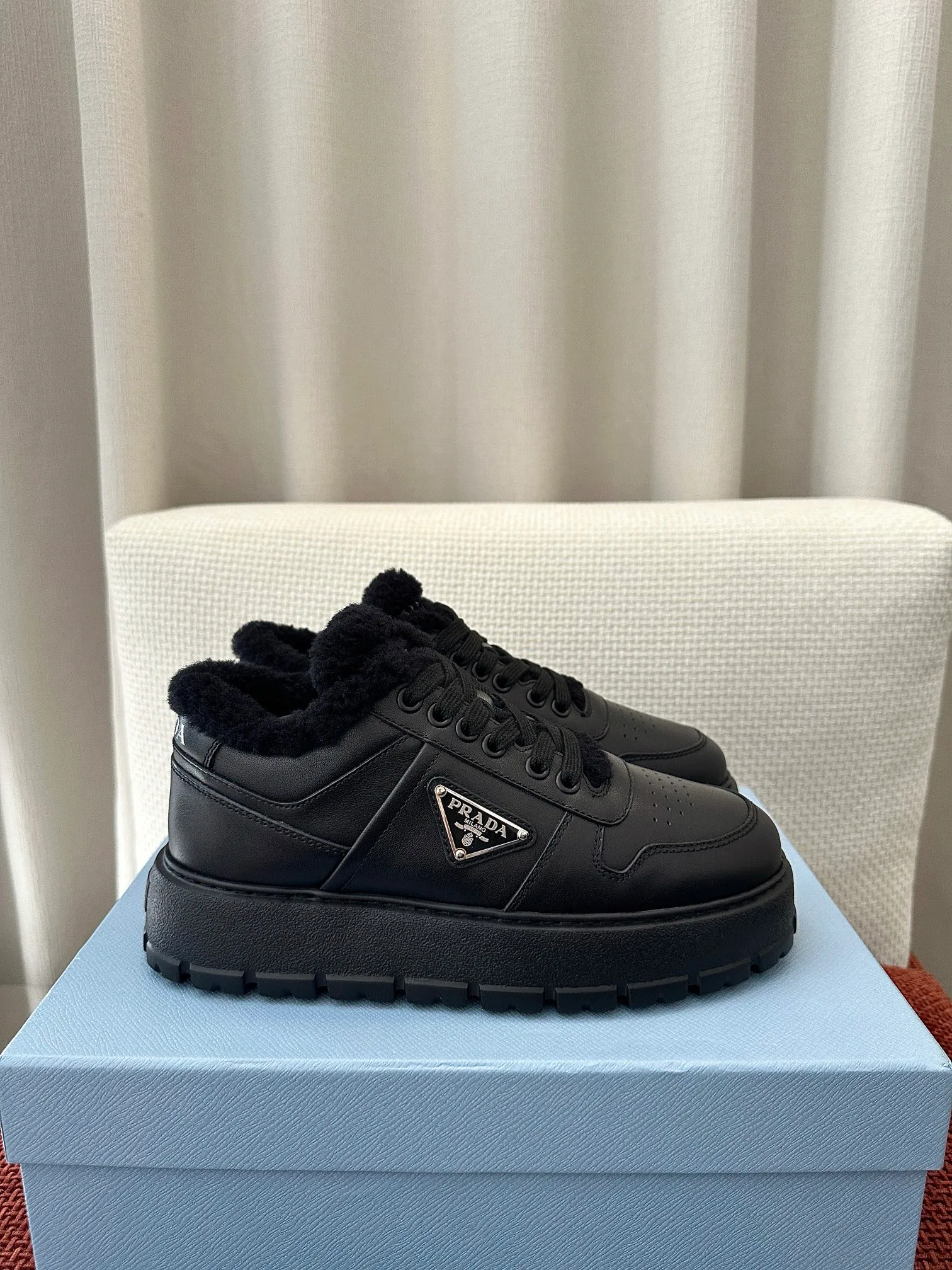 Кроссовки Женские Prada 18621063