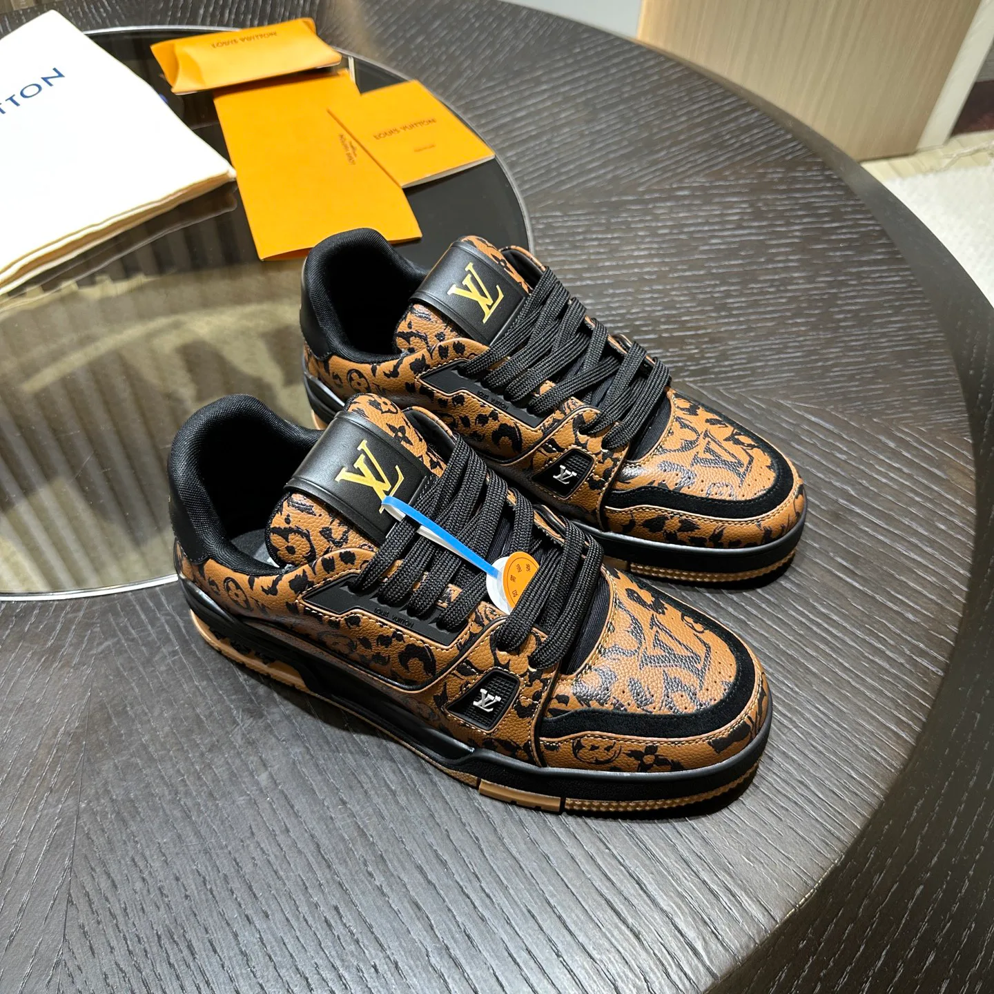 Кроссовки Женские Louis Vuitton 18192442