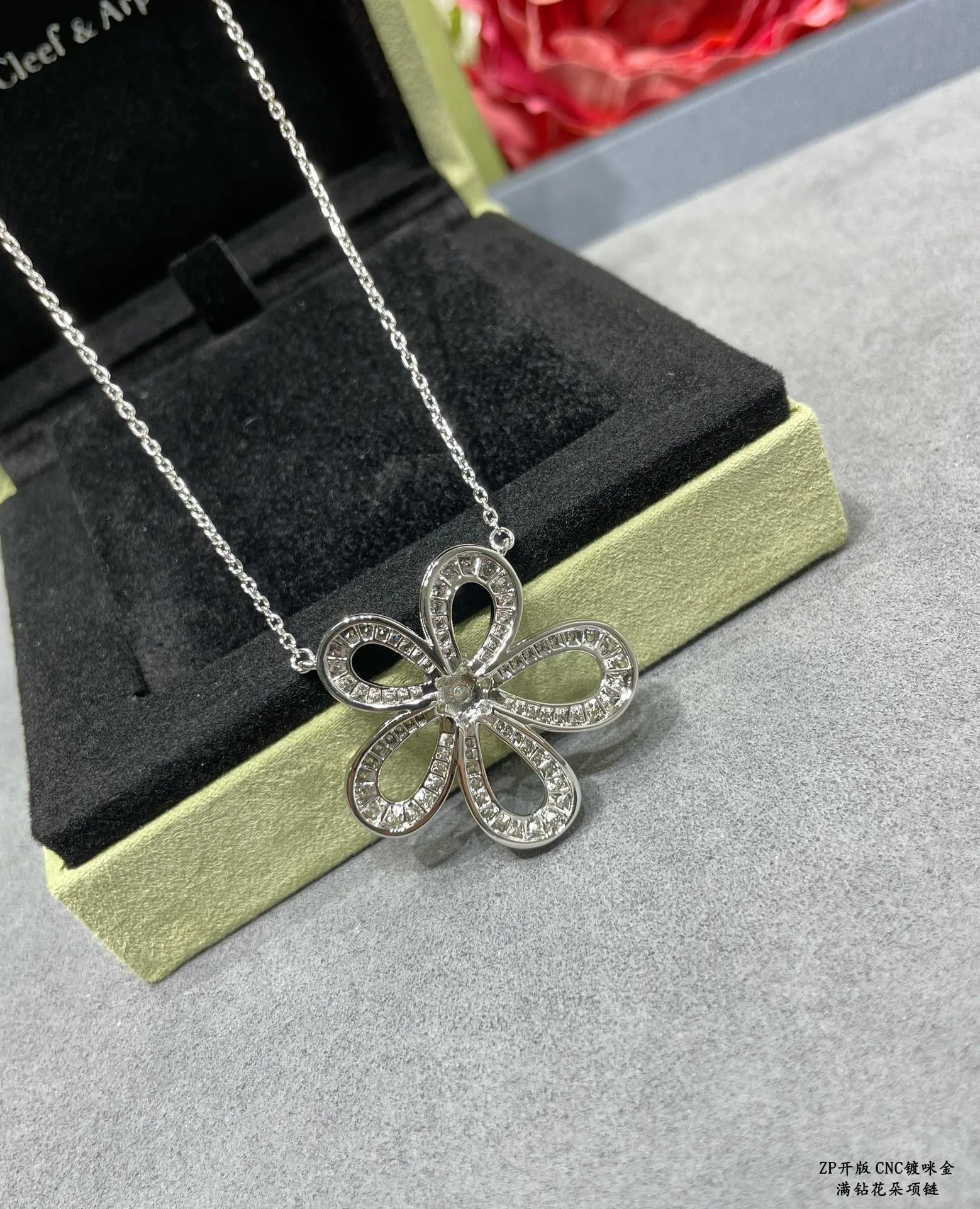 Бижутерия Van Cleef & Arpels 14740717