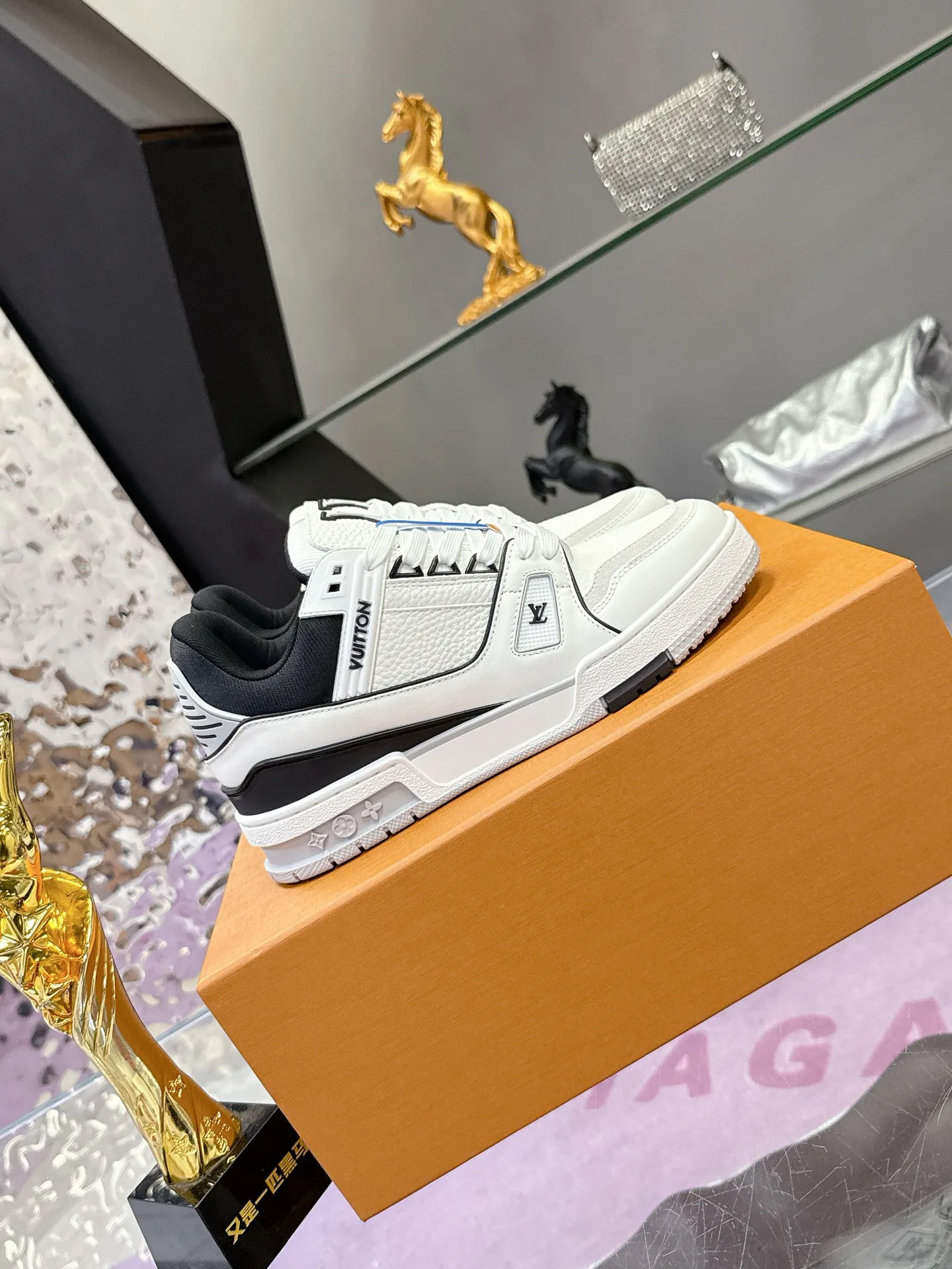 Кроссовки Мужские Louis Vuitton 840306