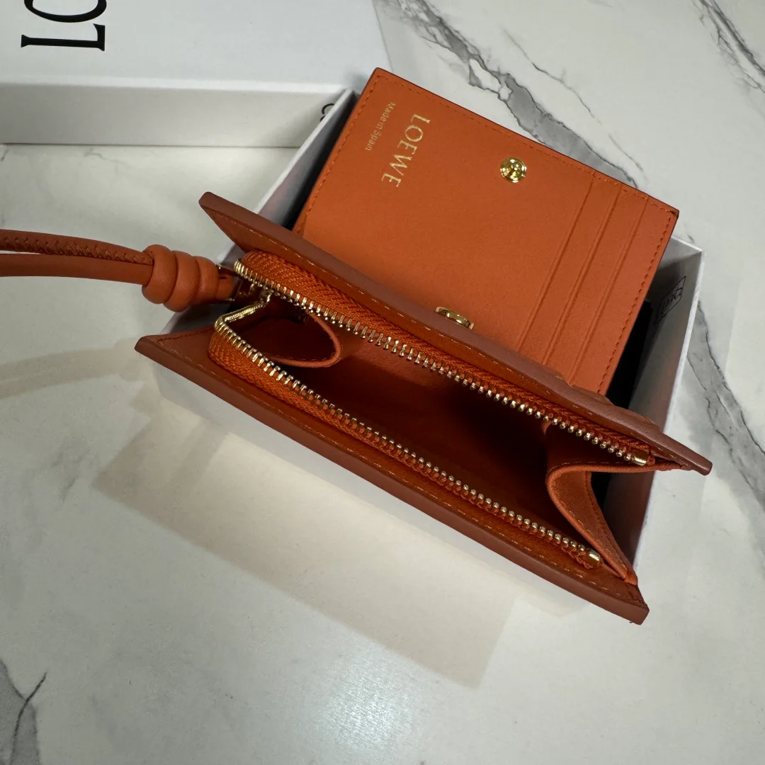Клатчи Женские Loewe 17678665