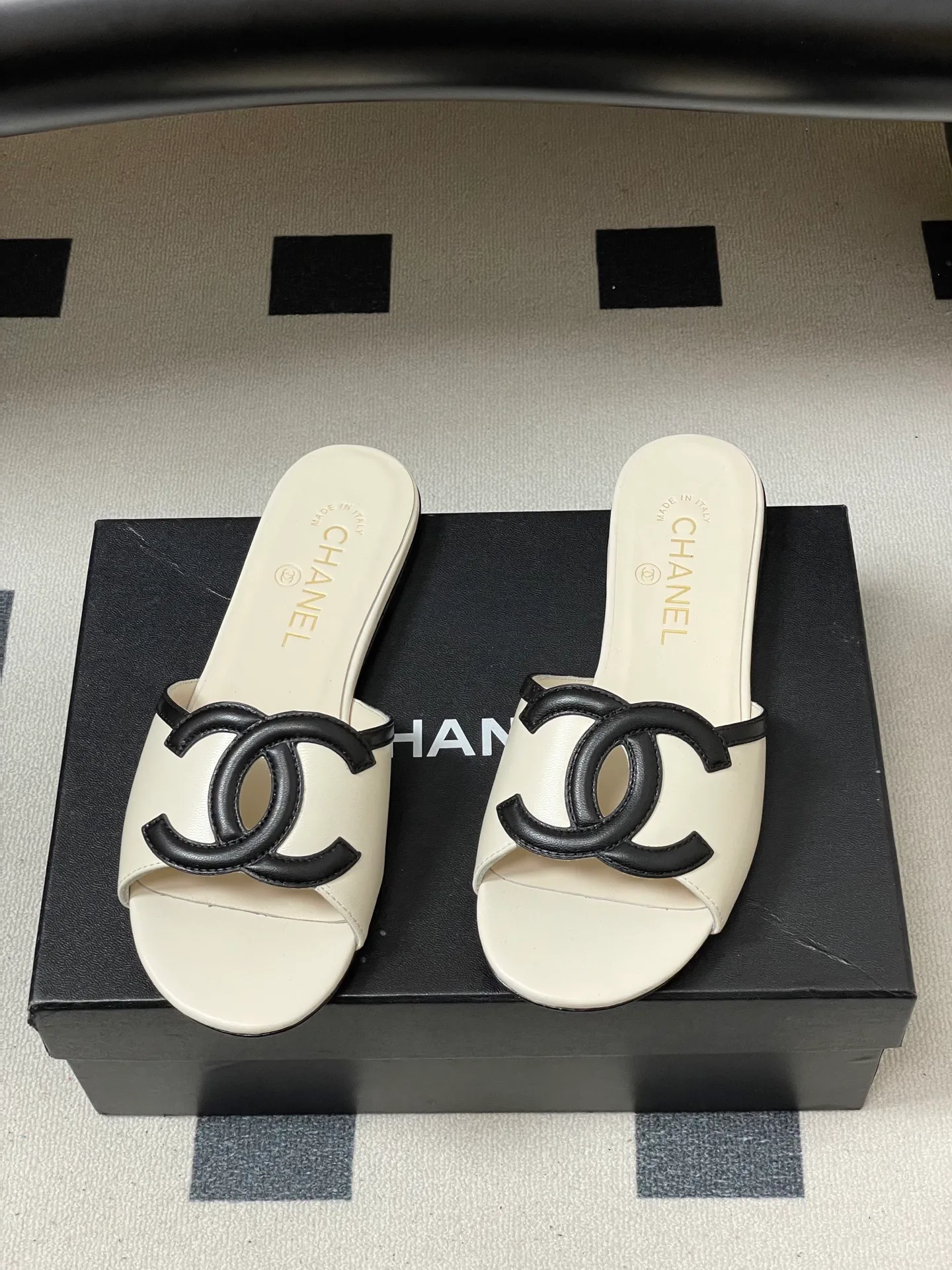 Шлепанцы Женские Chanel 11646756