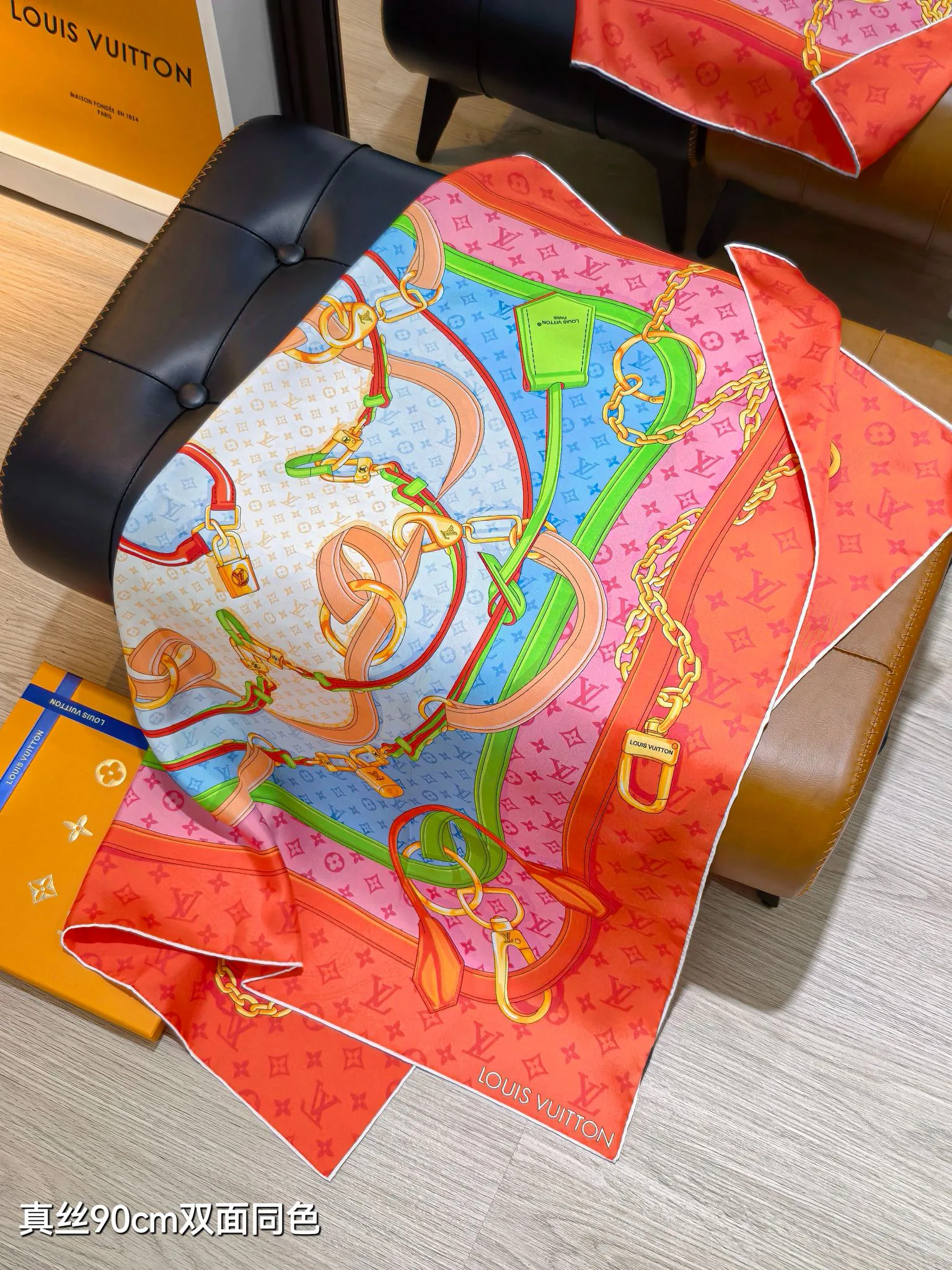 Текстиль Louis Vuitton 12918526