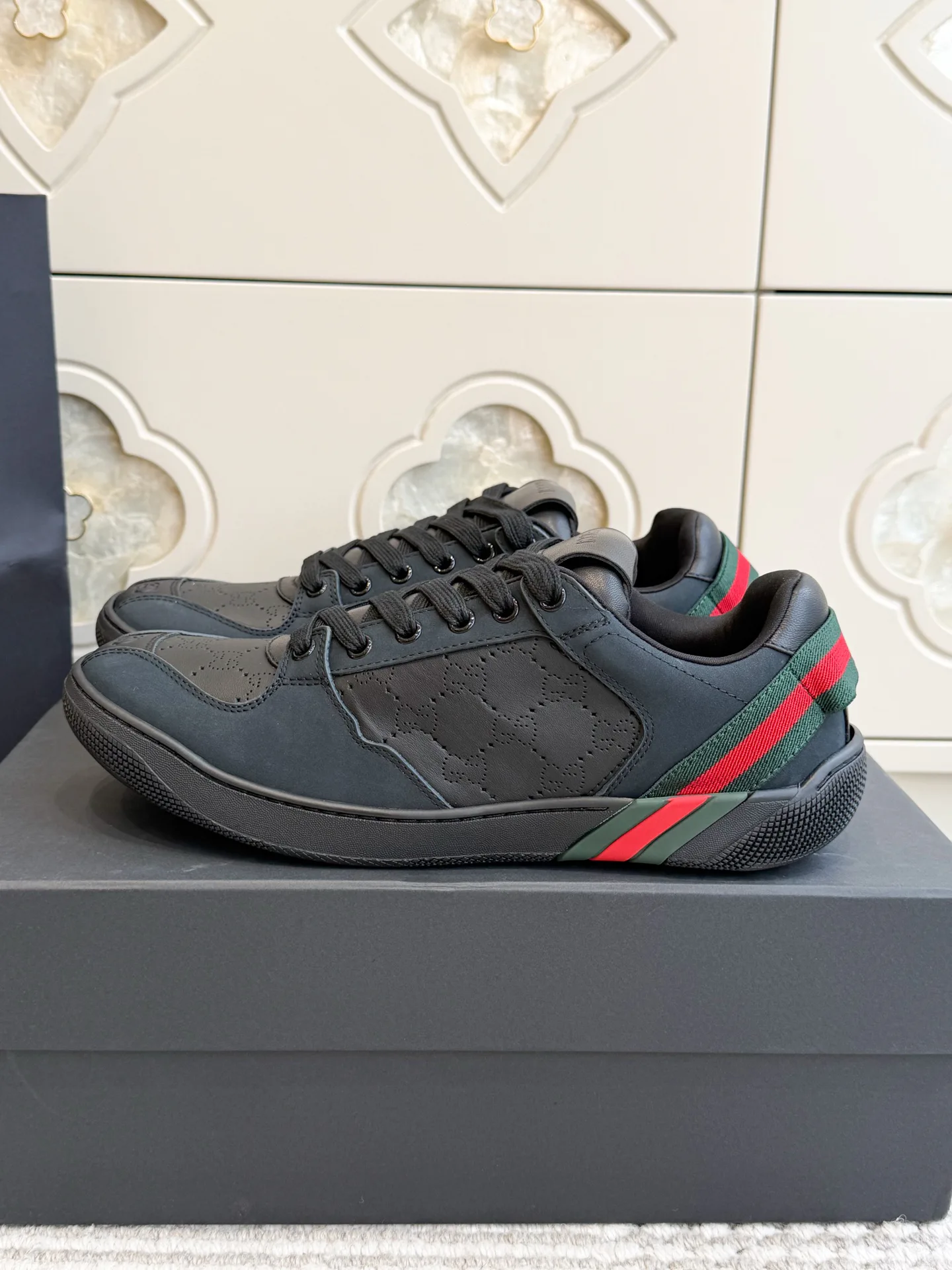 Кроссовки Женские Gucci 18738048