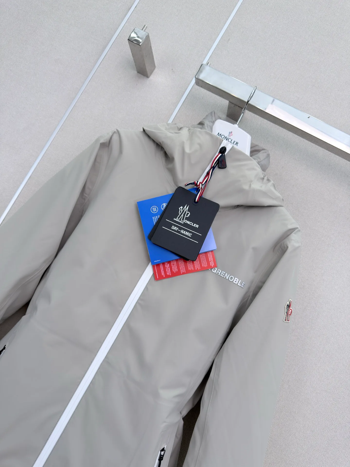 Куртки И Пуховики Женские Moncler 18501655