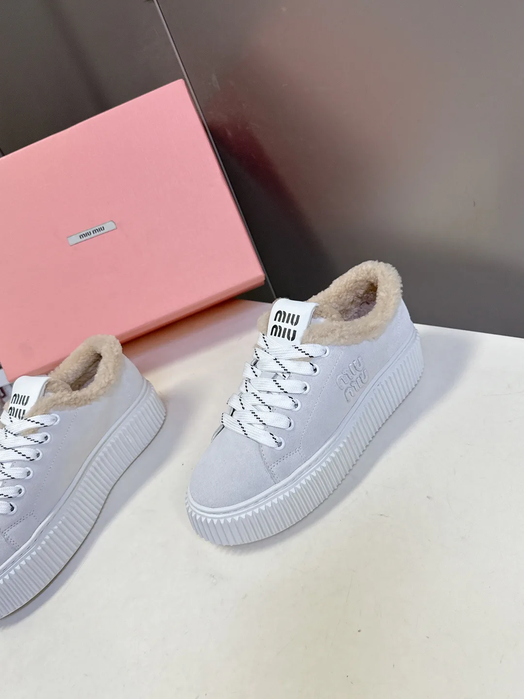 Кроссовки Женские Miu Miu 18693006