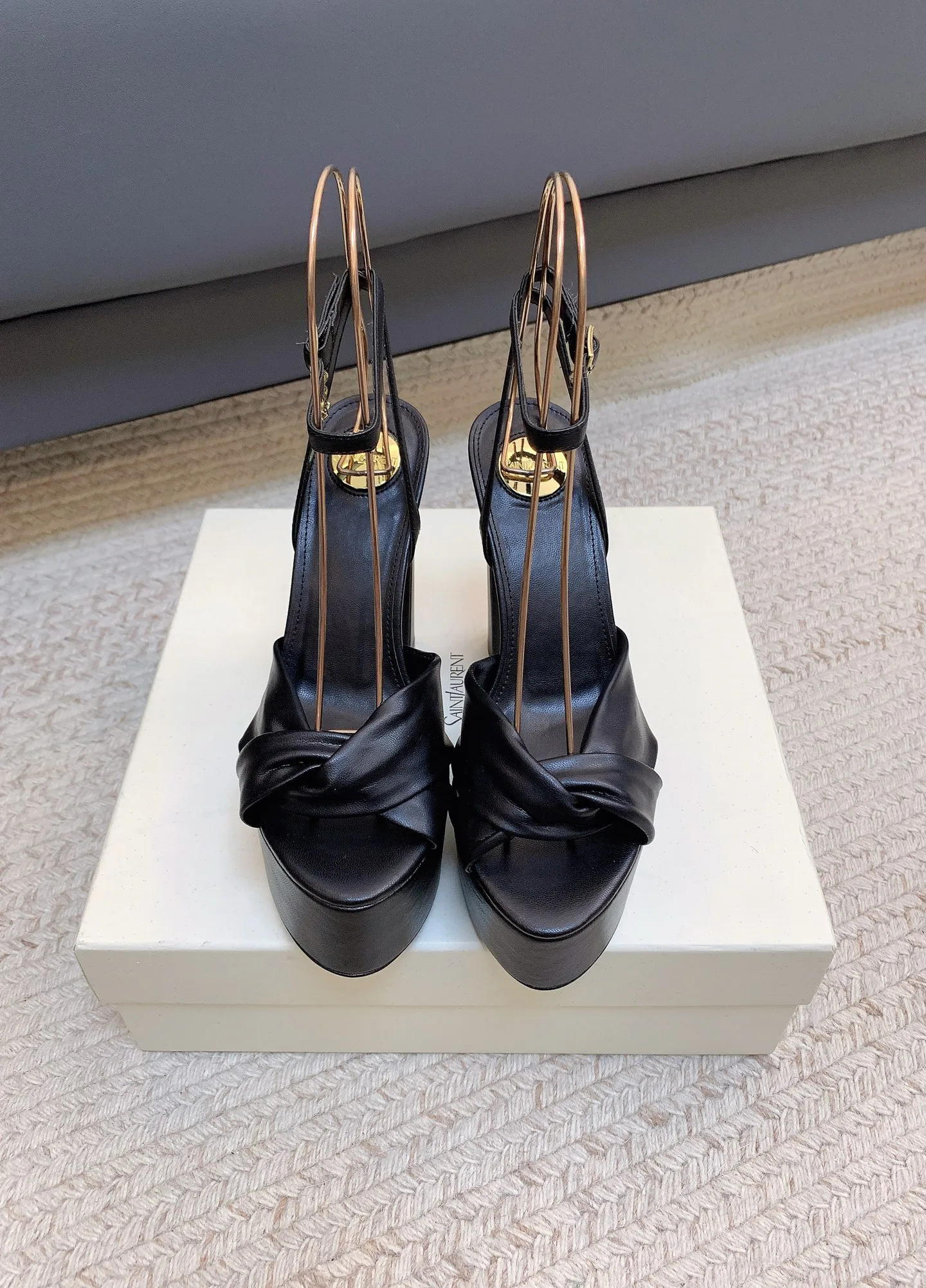 Босоножки Женские Saint Laurent 18731815