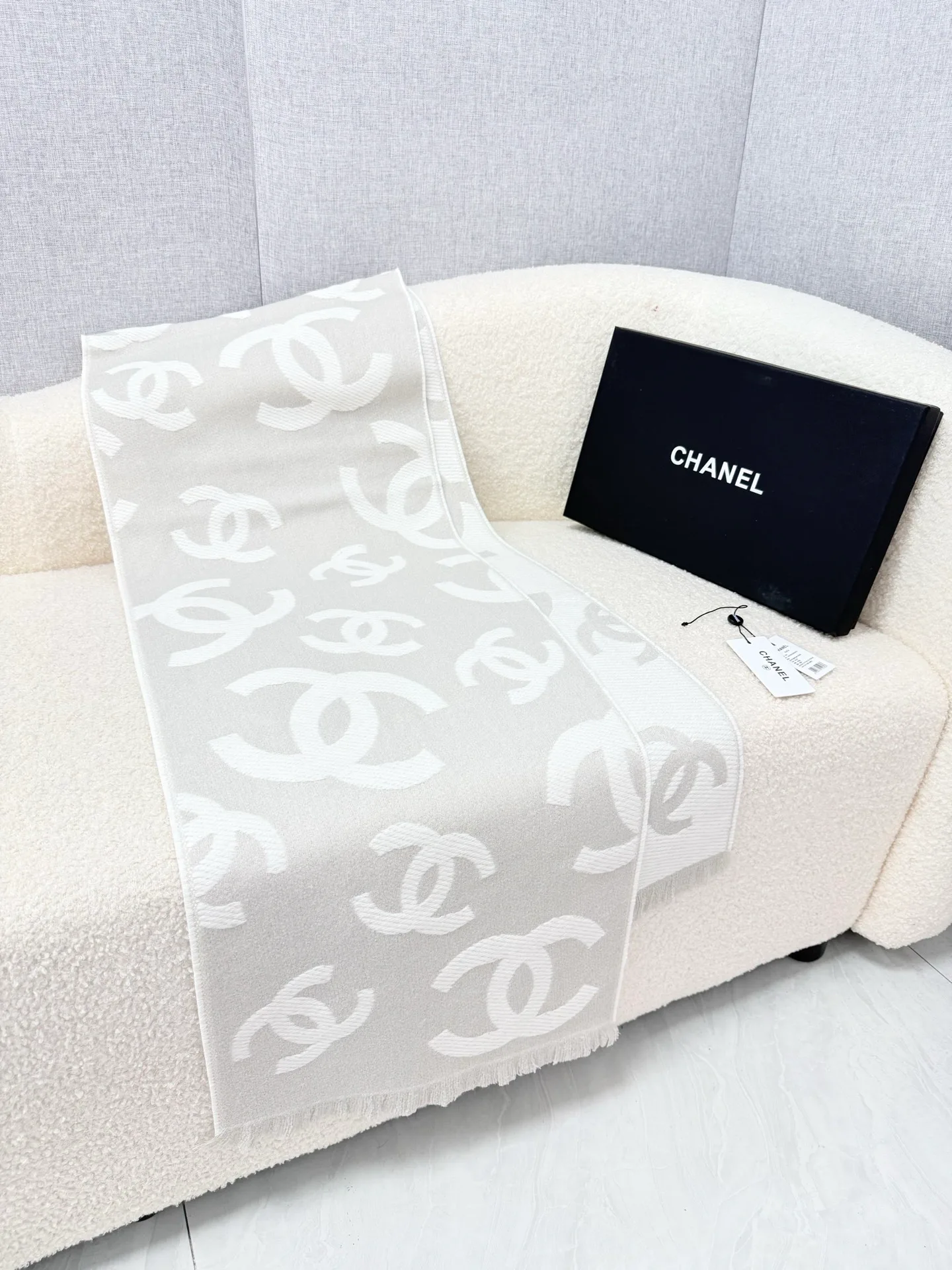 Шарфы Chanel 18675461