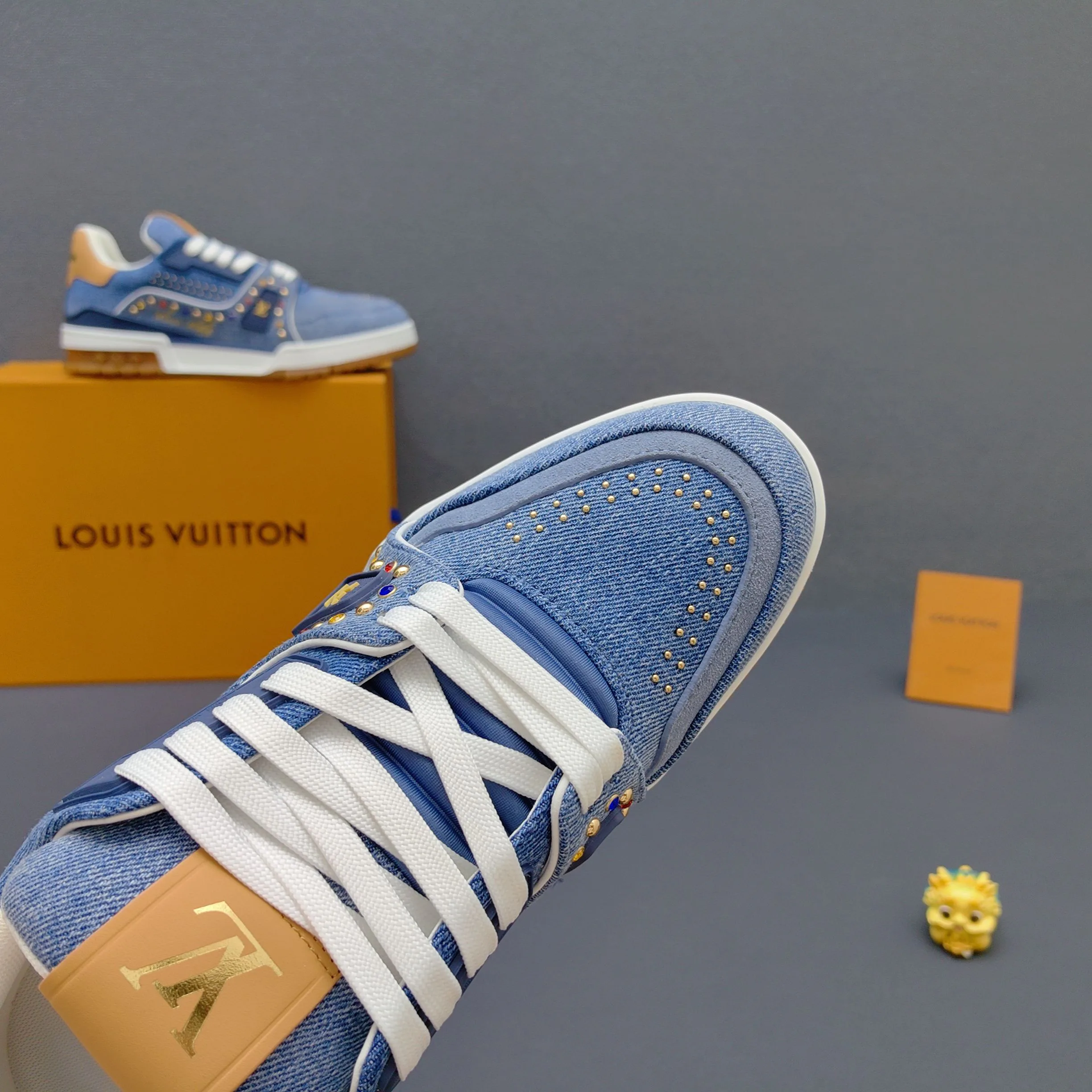 Кроссовки Женские Louis Vuitton 17725105