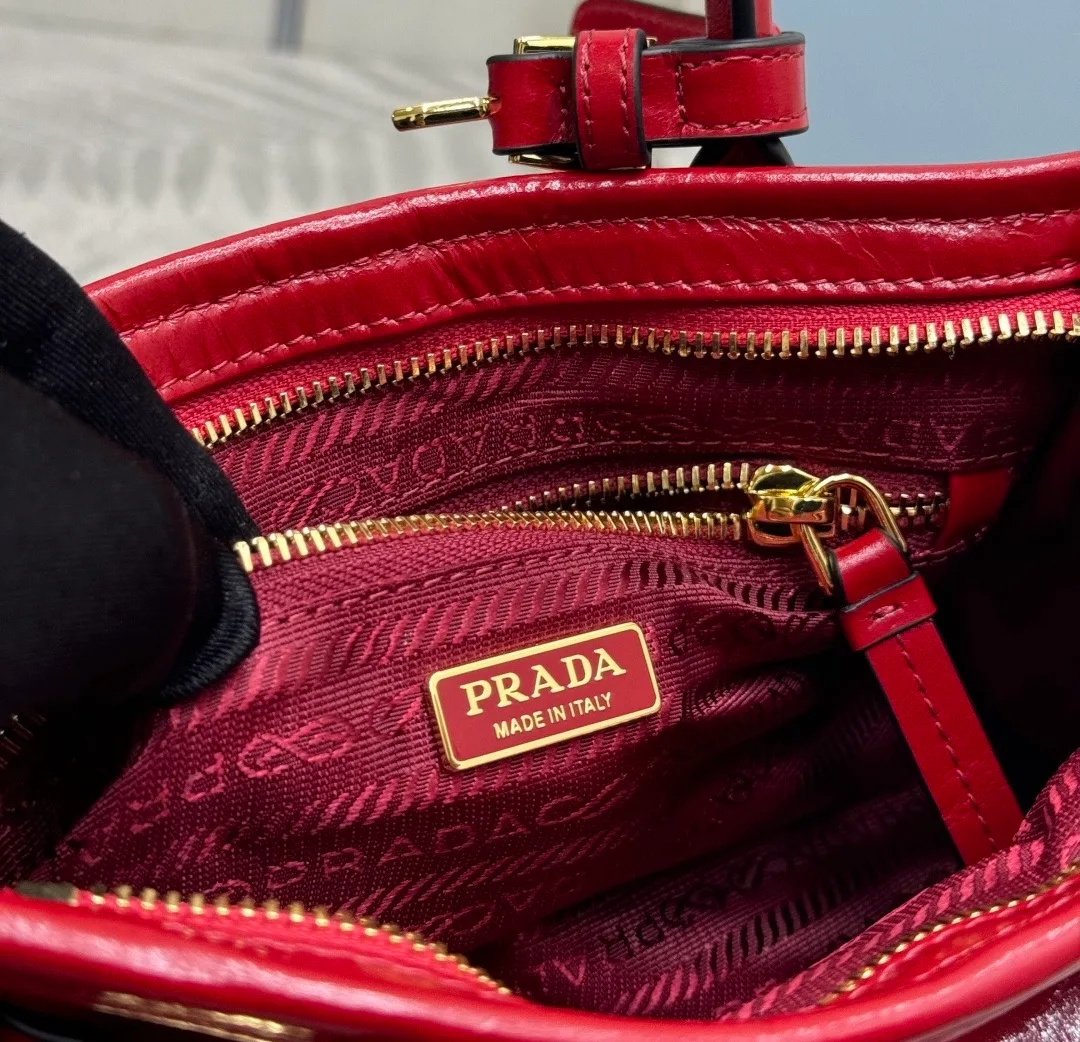 Сумки На Ремне Женские Prada 11682136