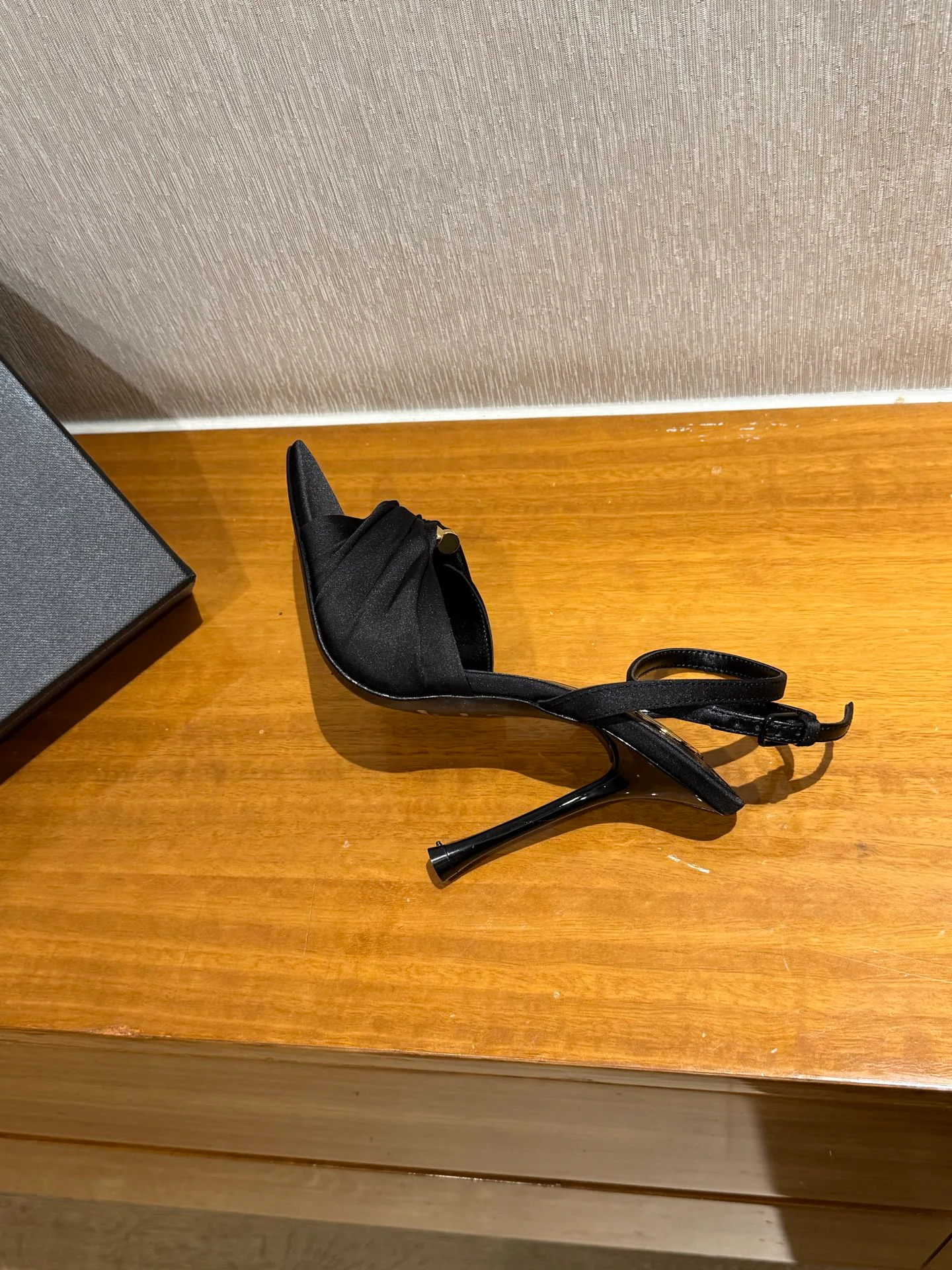 Босоножки Женские Saint Laurent 22193