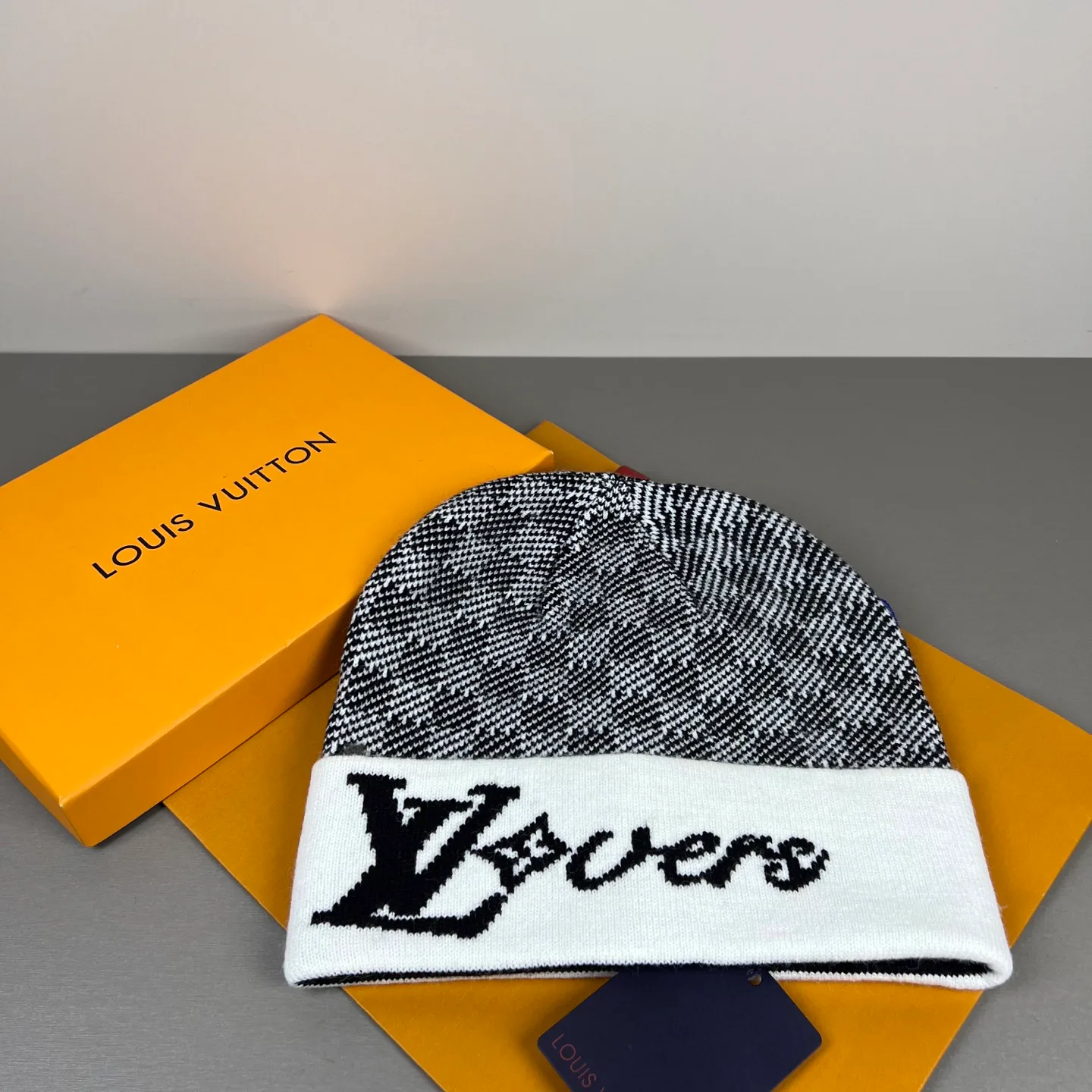 Головные Уборы Louis Vuitton 18105732