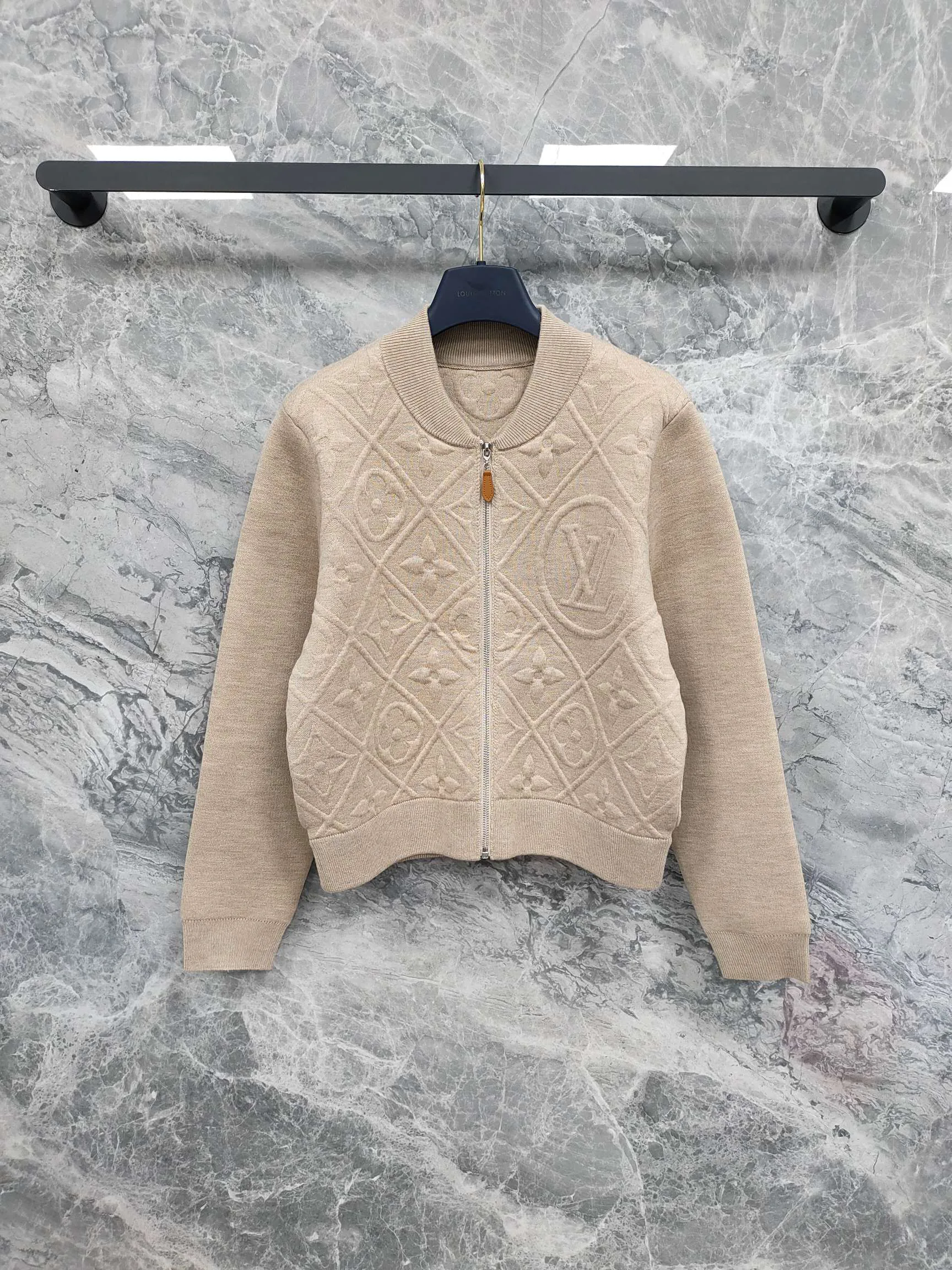 Куртки И Пуховики Женские Louis Vuitton 18743584