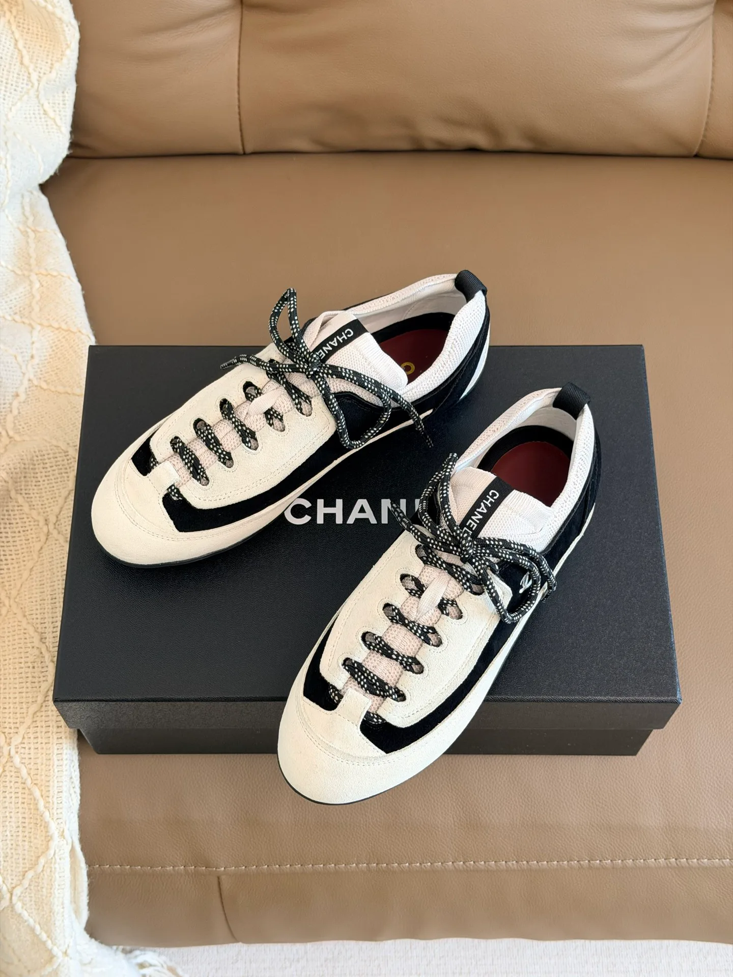 Кроссовки Женские Chanel 17510597