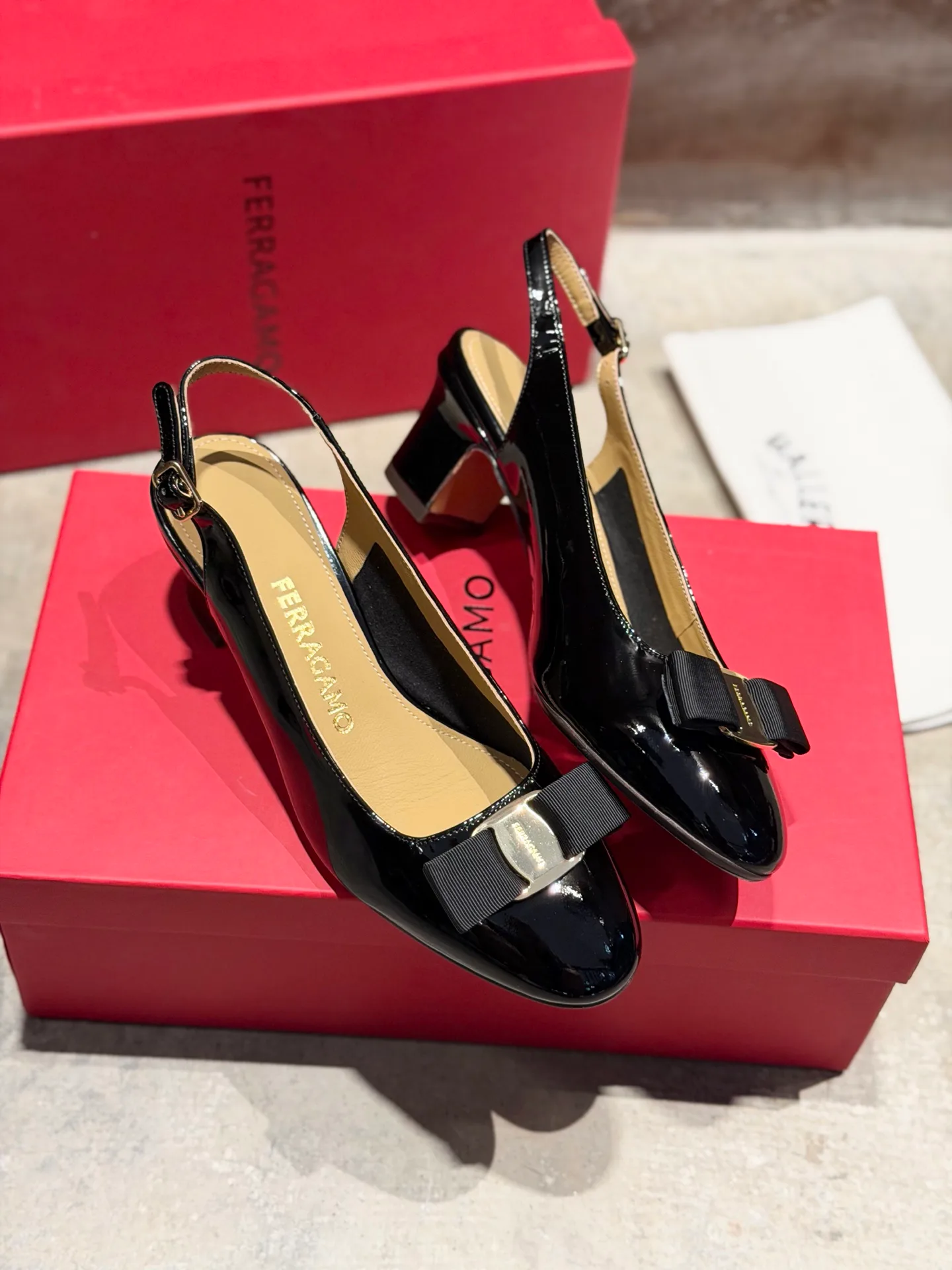 Туфли Женские Salvatore Ferragamo 13368378