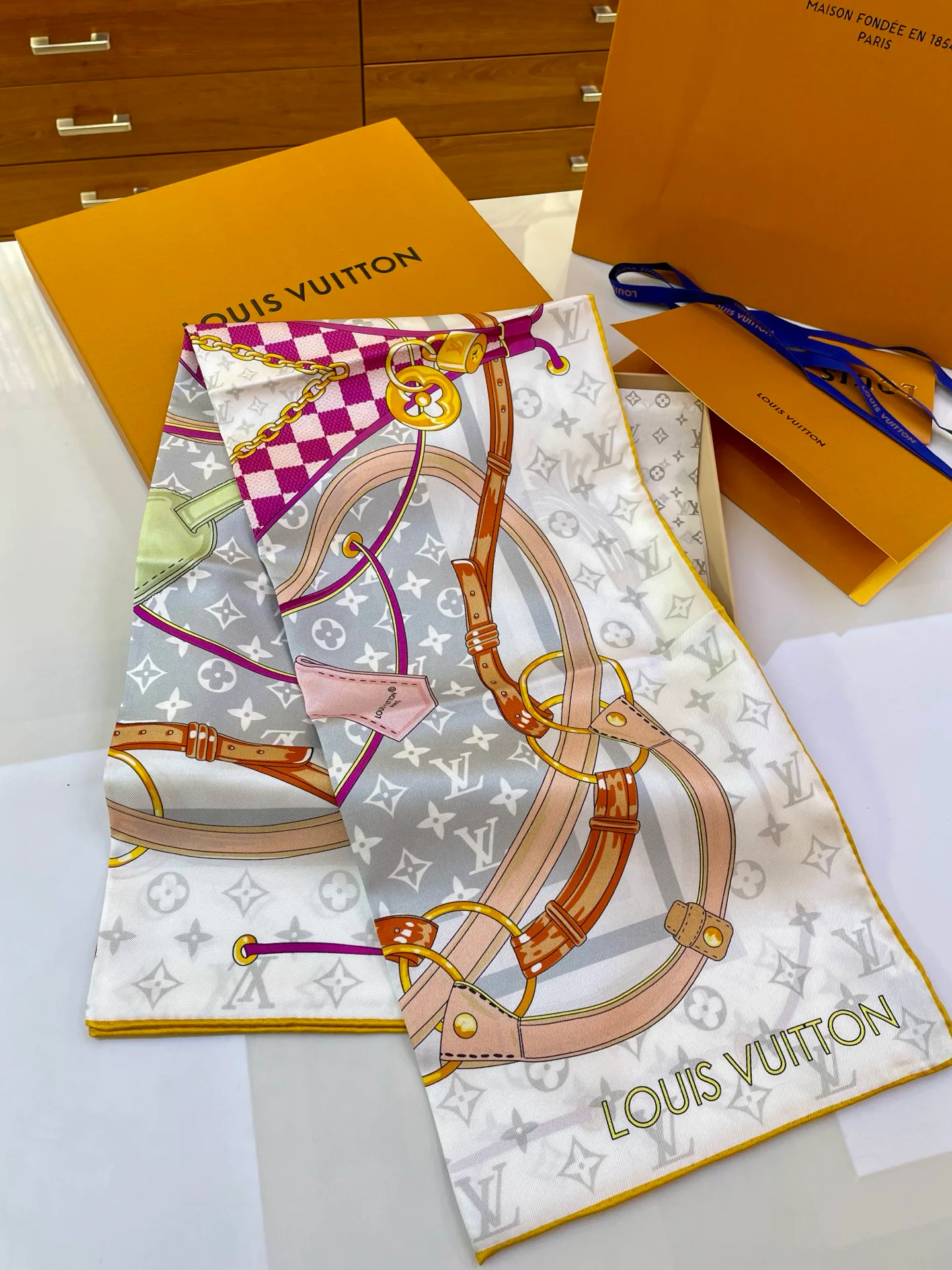 Платки Louis Vuitton 1981404