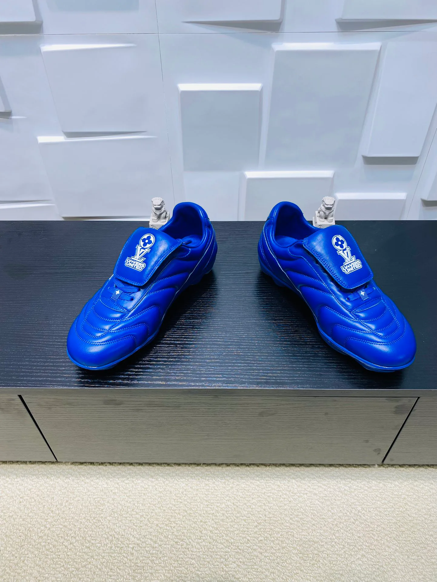 Кроссовки Женские Louis Vuitton 24329