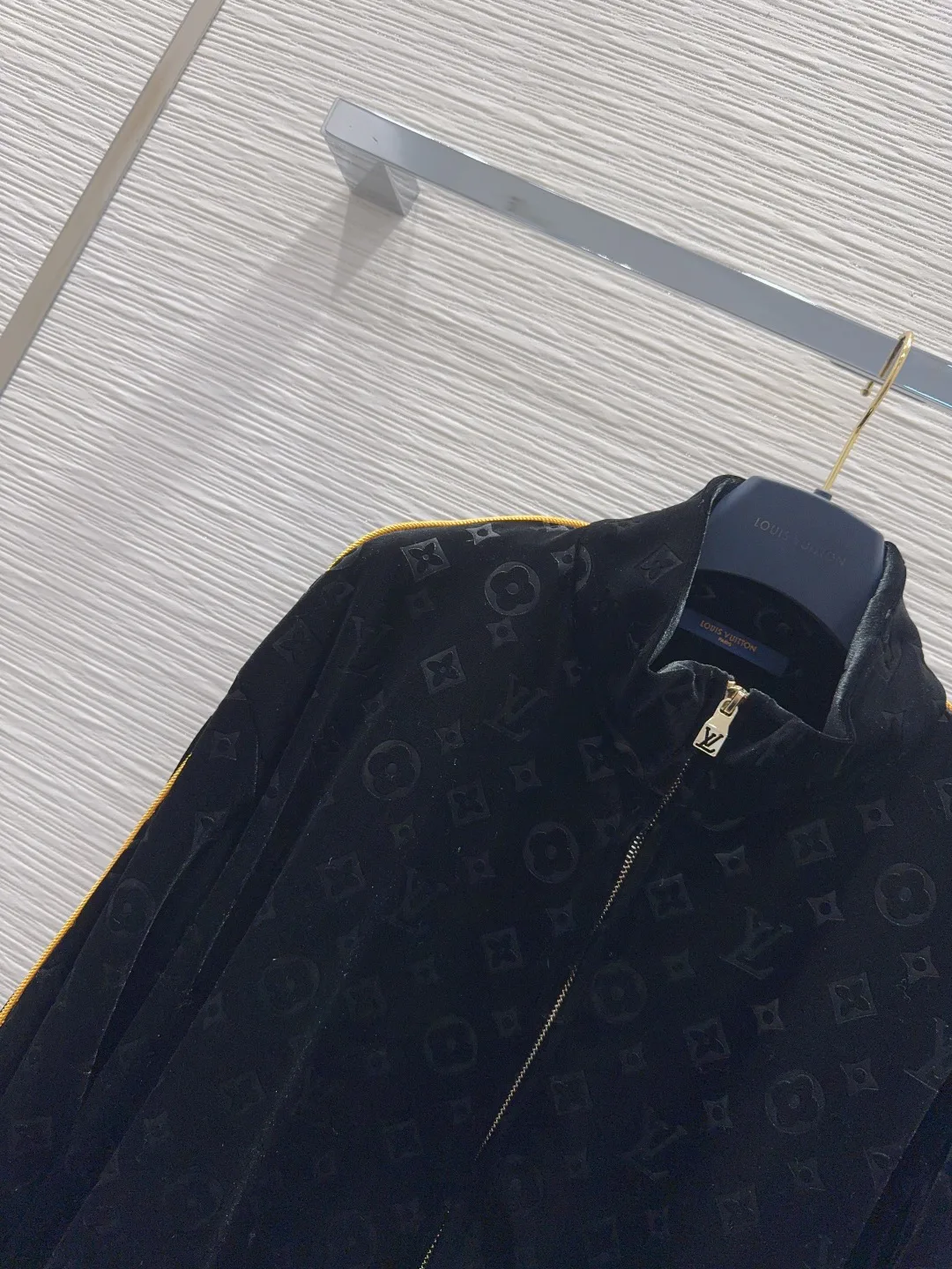 Куртки И Пуховики Женские Louis Vuitton 1278238