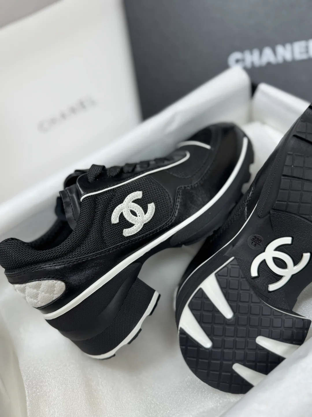 Кроссовки Женские Chanel 246600