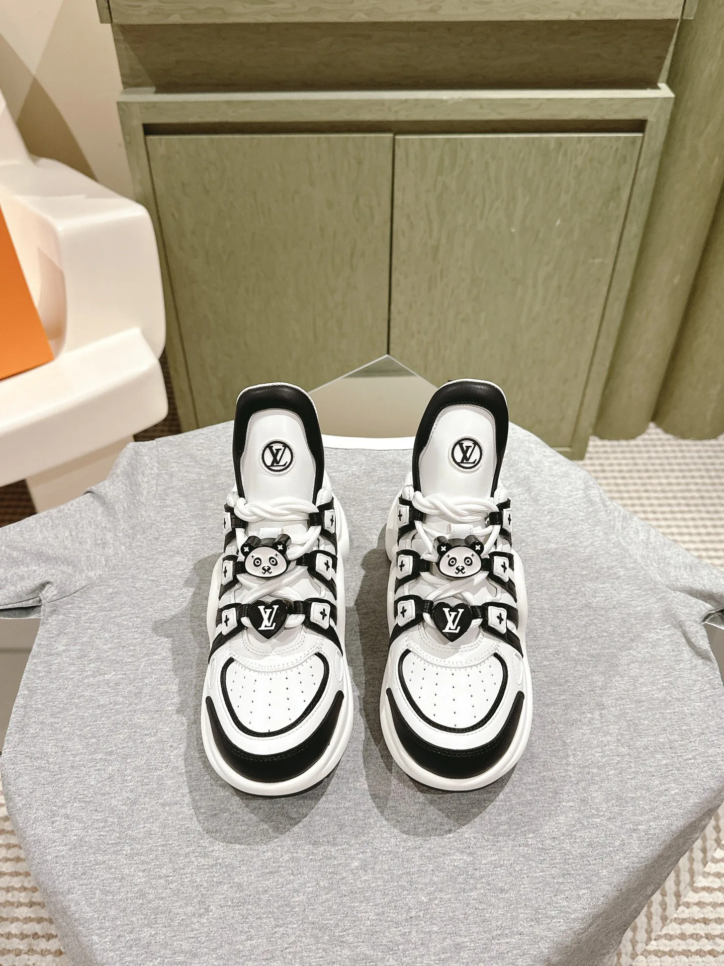 Кроссовки Женские Louis Vuitton 10840479