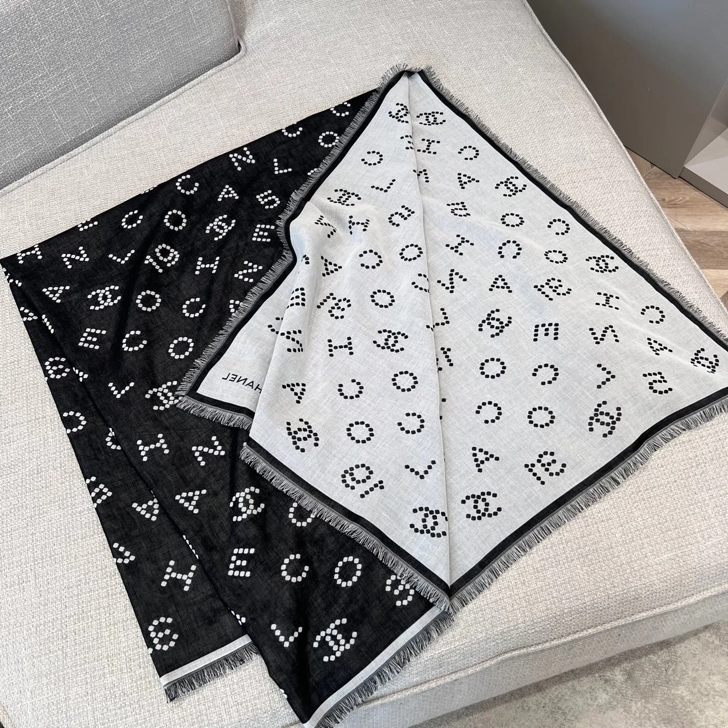 Шарфы Chanel 17913690