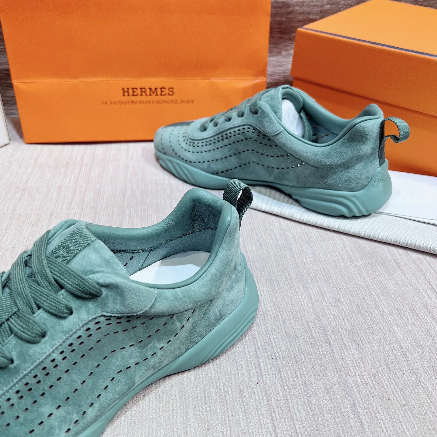 Кроссовки Женские Hermes 17749566