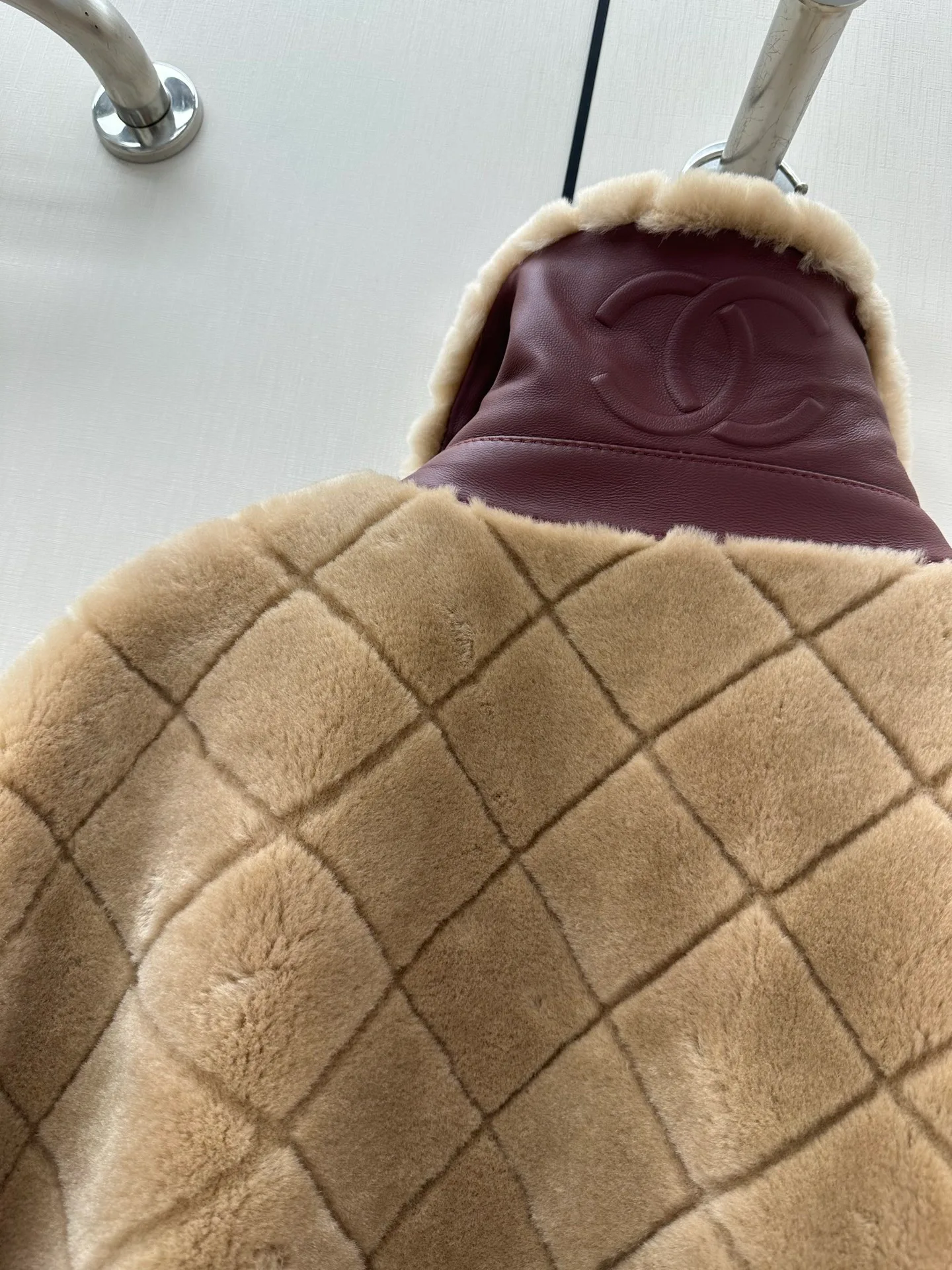 Куртки И Пуховики Женские Chanel 19386744