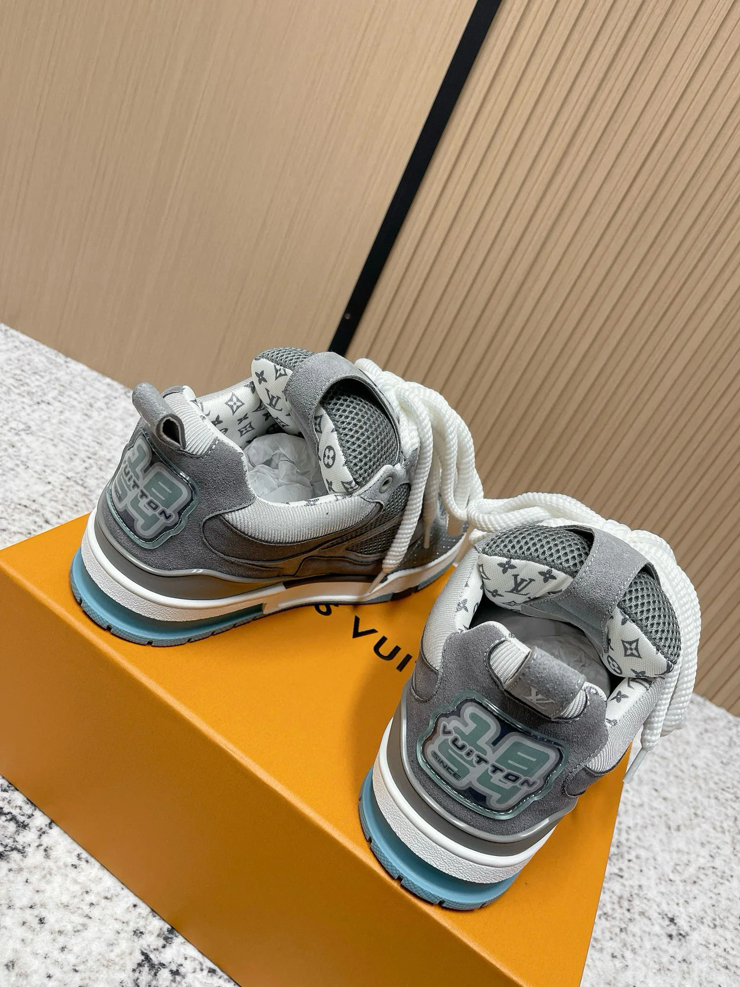 Кроссовки Женские Louis Vuitton 11707408