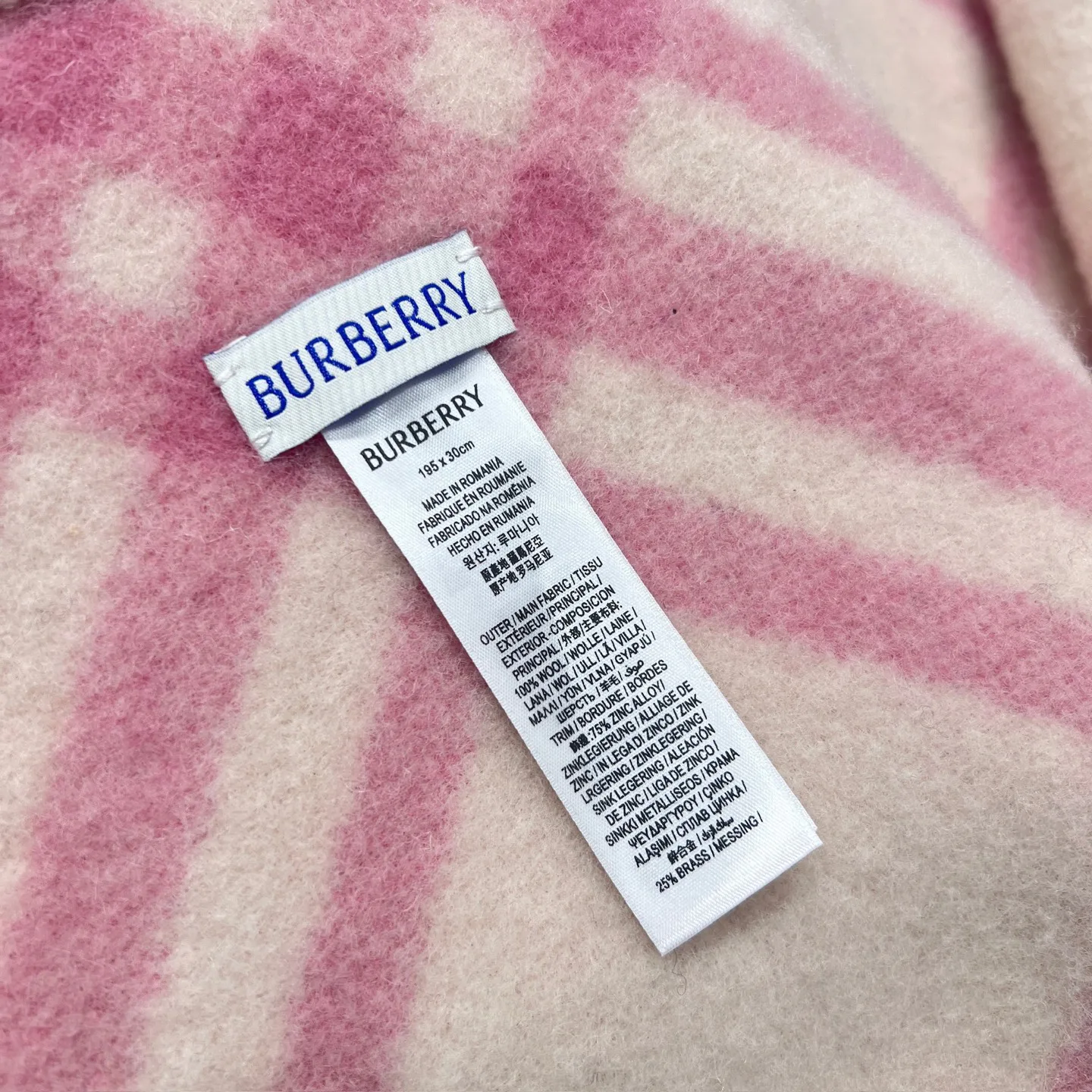 Шарфы Burberry 17945329