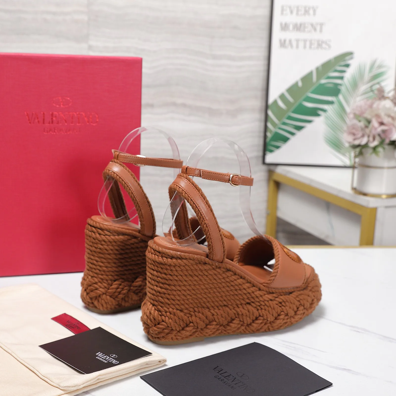 Босоножки Женские Valentino 17371718