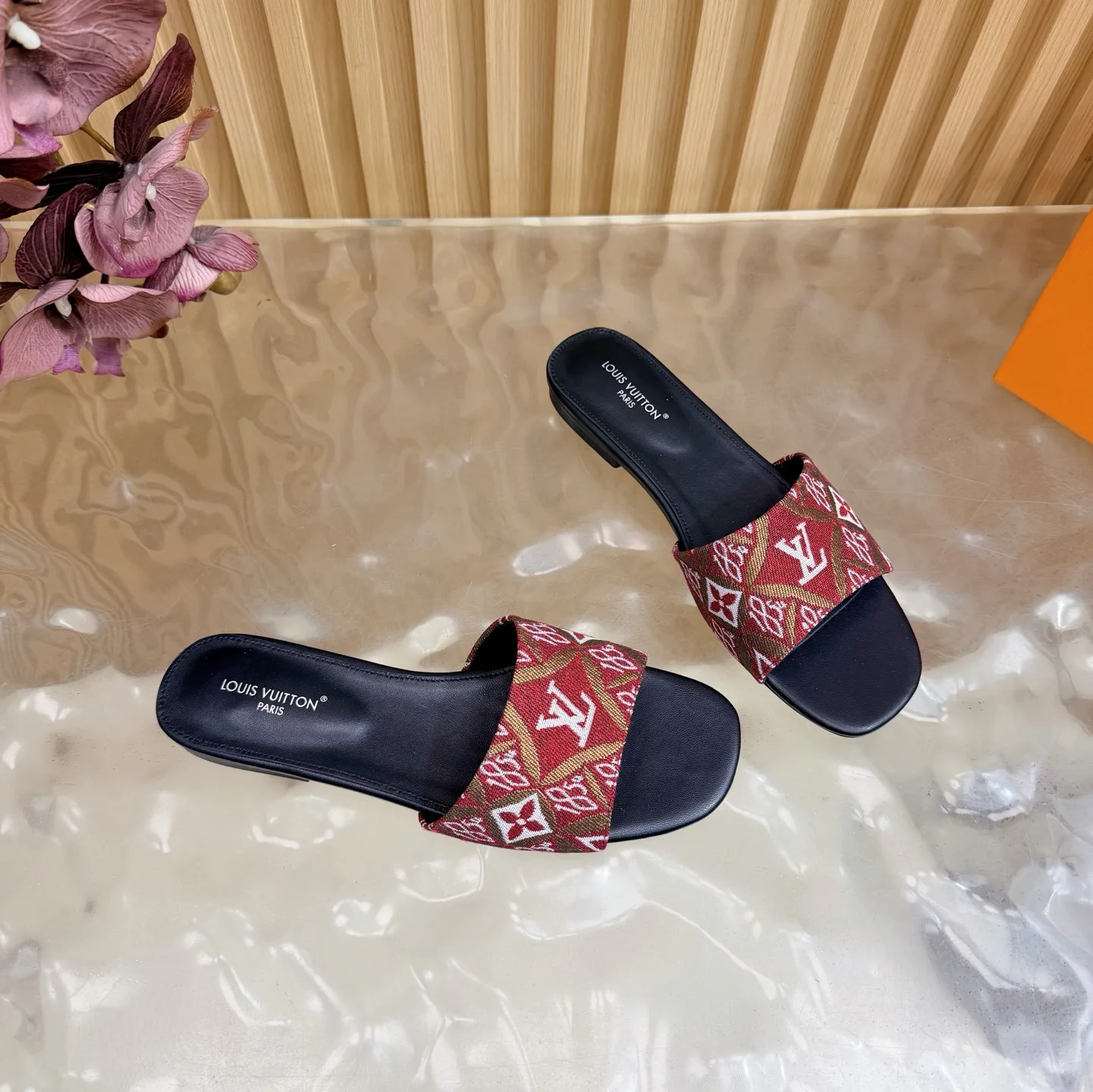 Шлепанцы Женские Louis Vuitton 3060190
