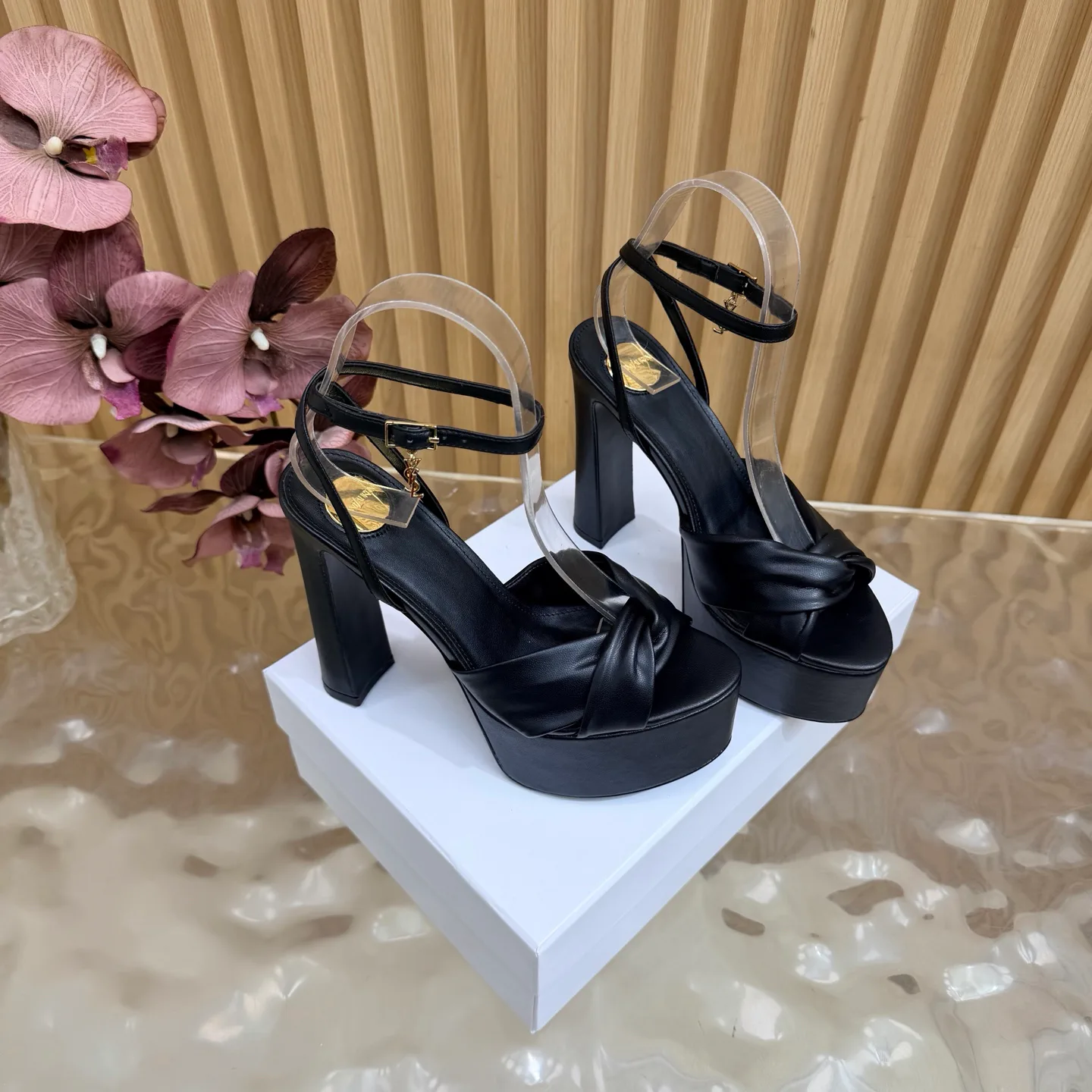 Босоножки Женские Saint Laurent 18235636