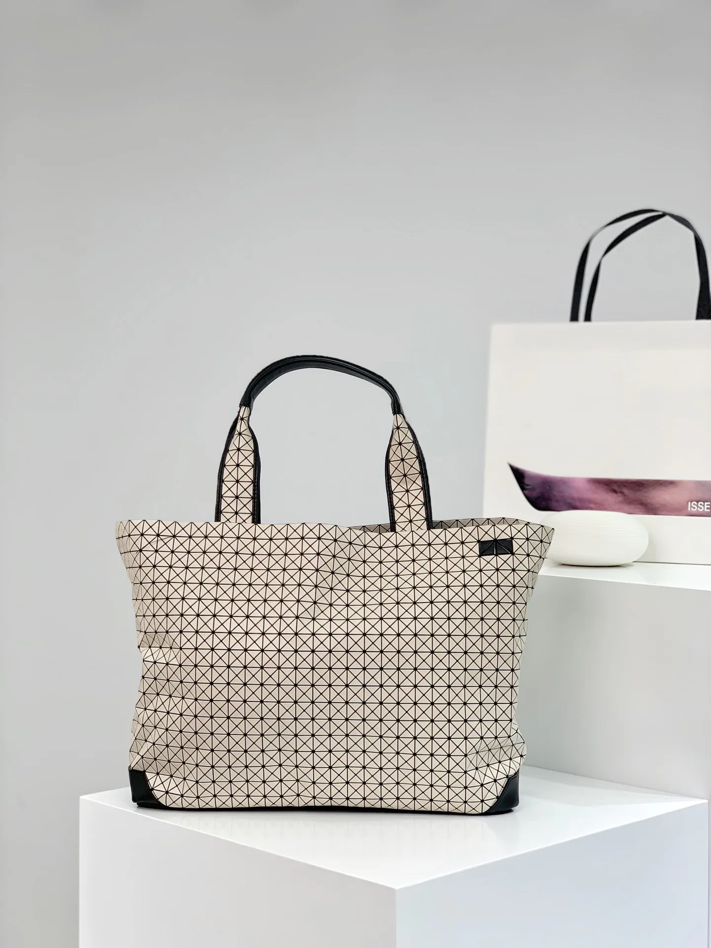 Классические Сумки Женские Issey Miyake 5890396