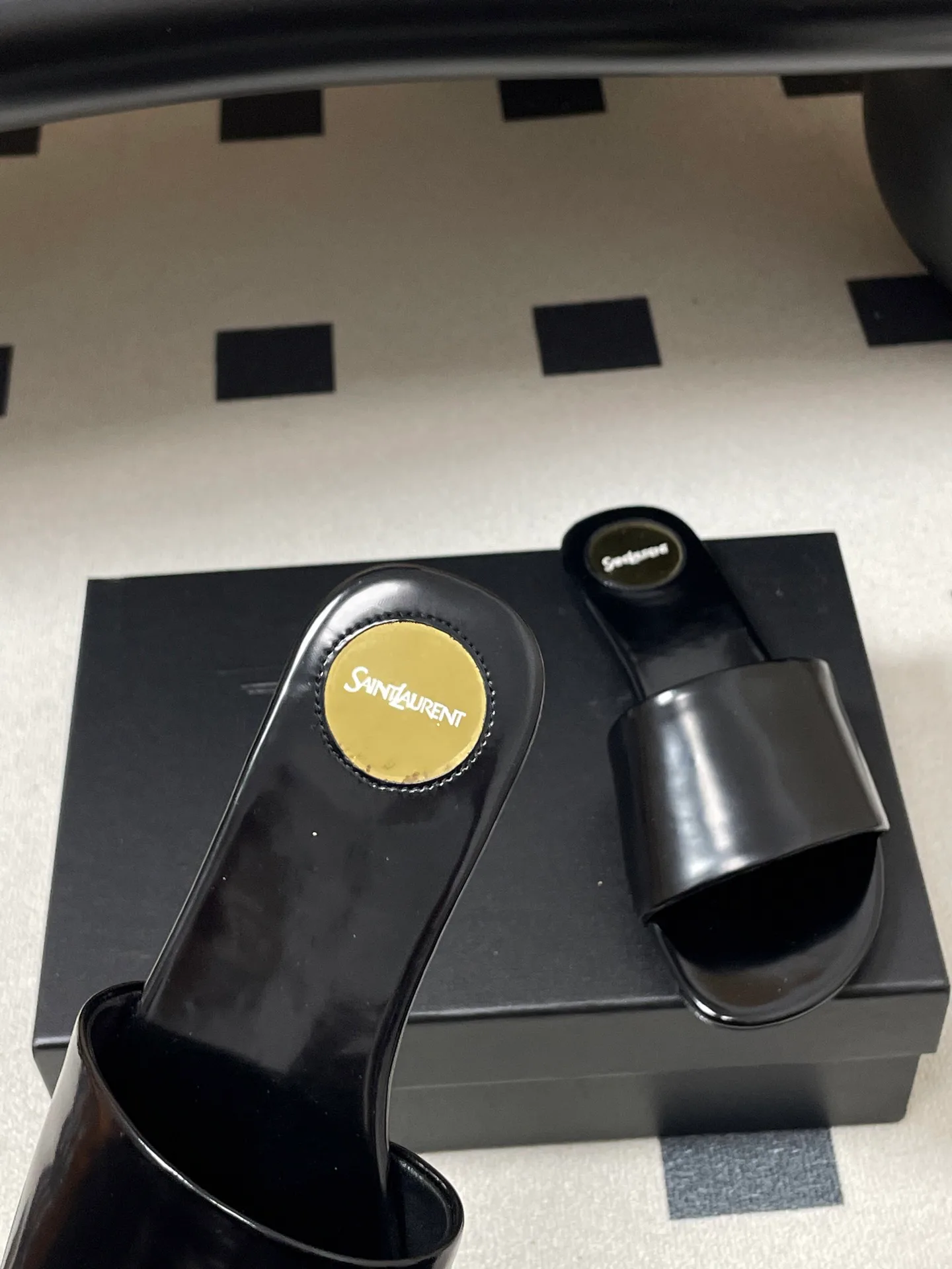 Шлепанцы Женские Saint Laurent 855430