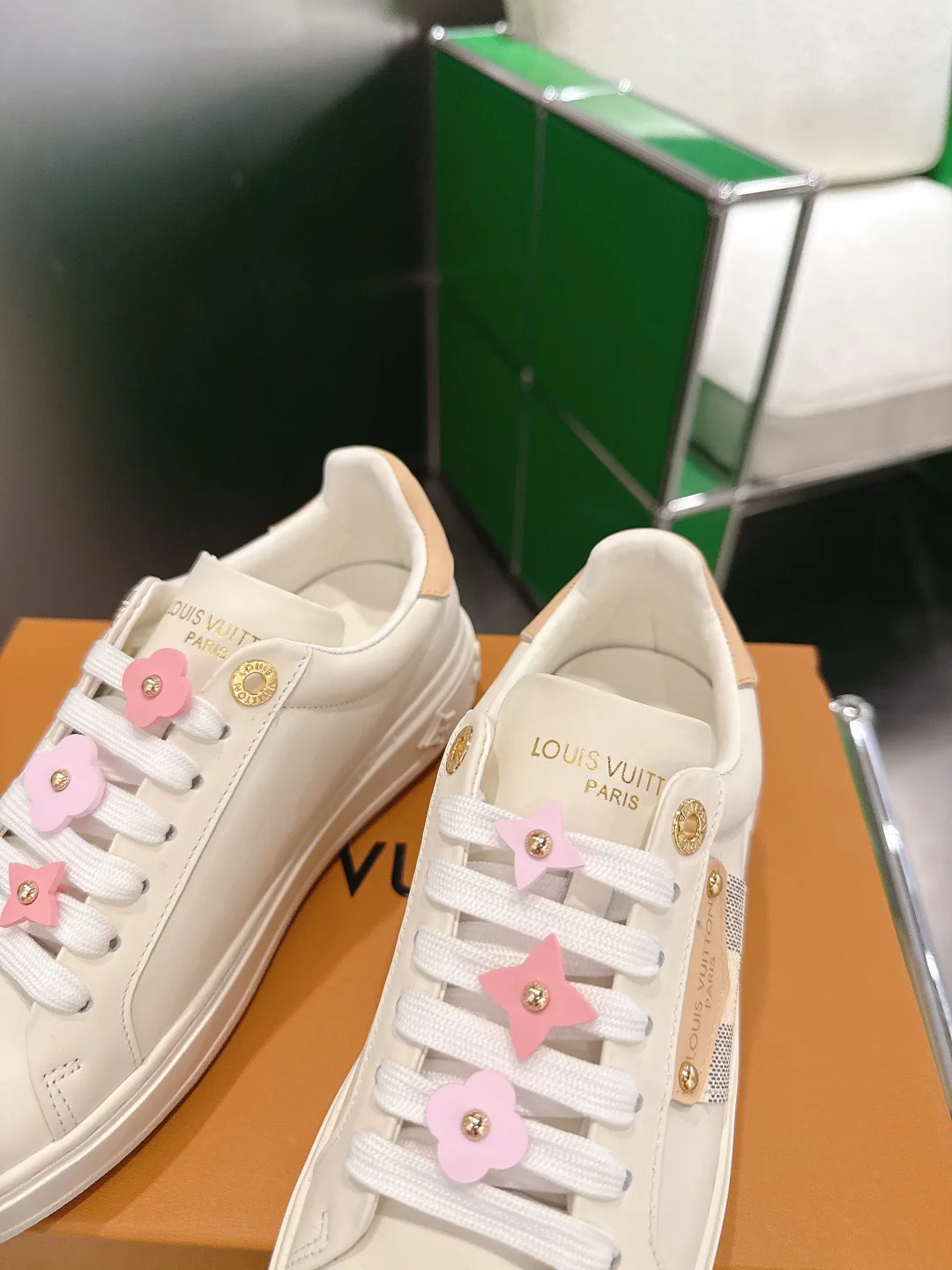 Кроссовки Женские Louis Vuitton 18677708