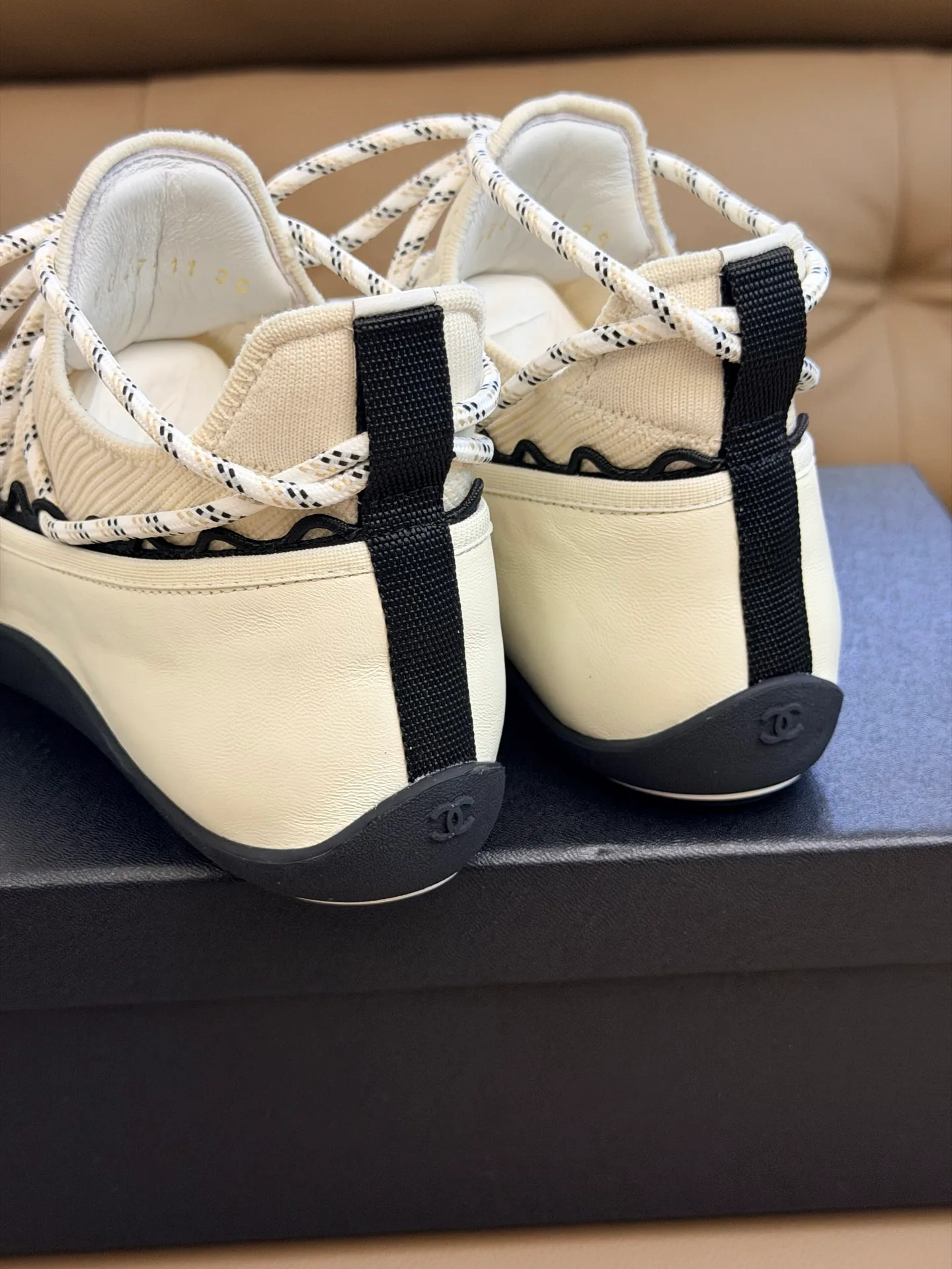 Кроссовки Женские Chanel 17510617