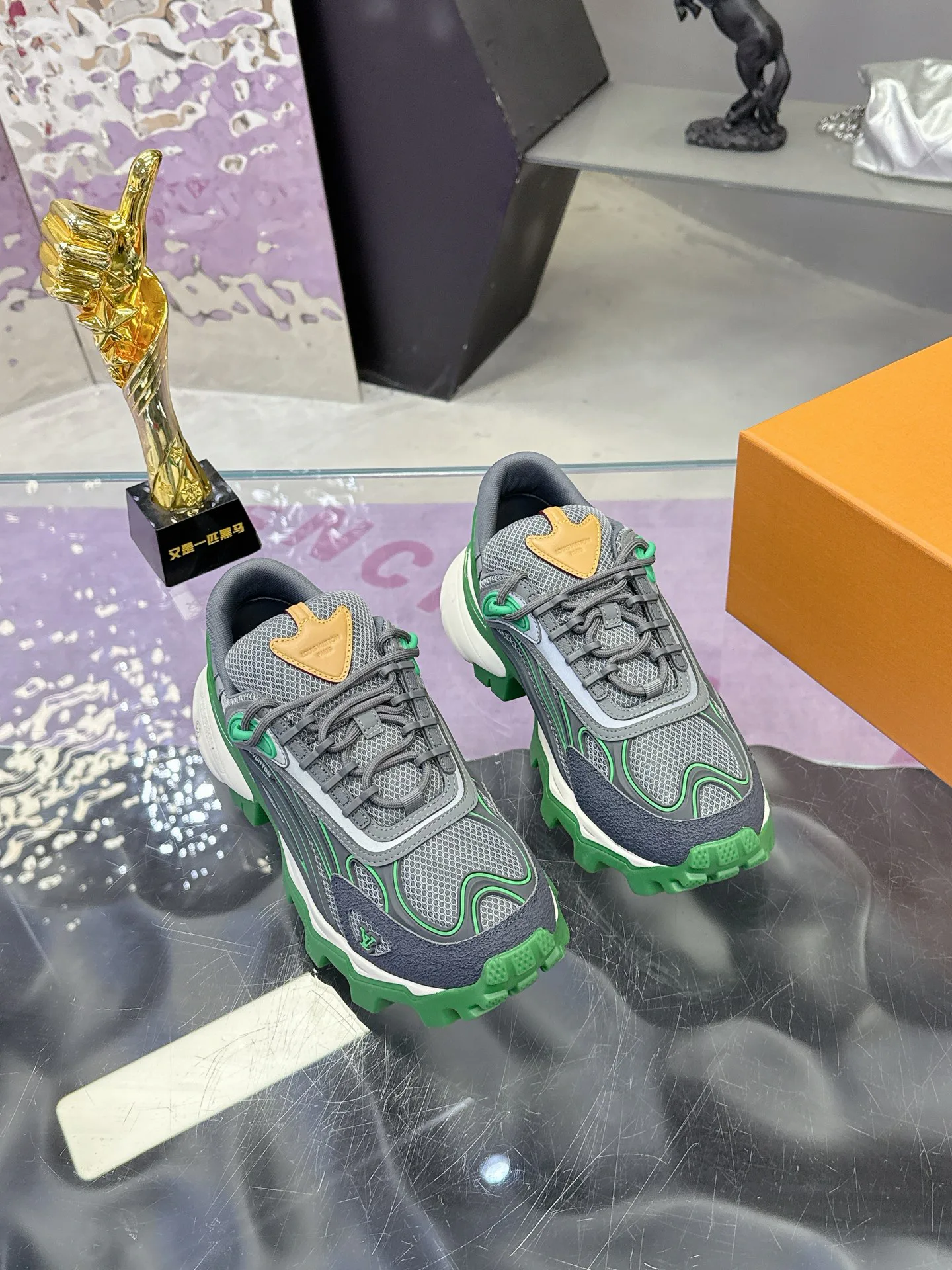 Кроссовки Женские Louis Vuitton 11316735