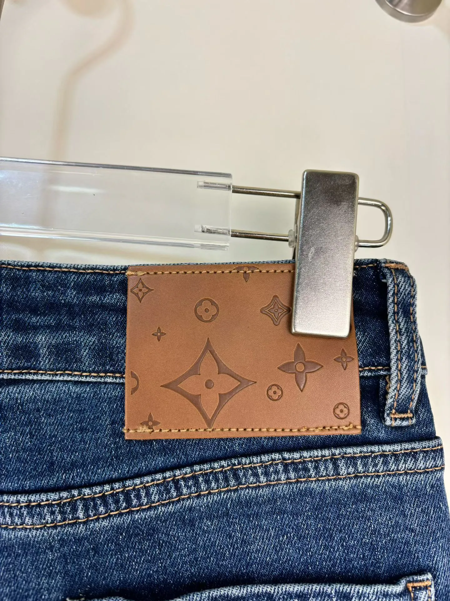 Джинсы Женские Louis Vuitton 19128796