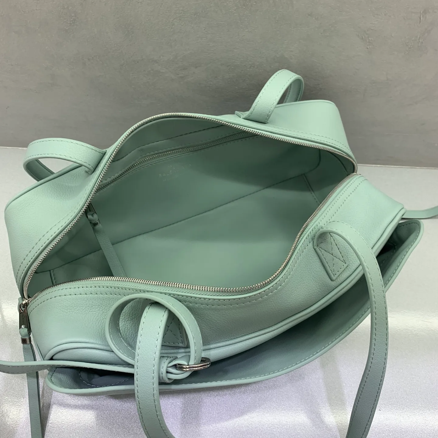 Классические Сумки Женские Balenciaga 18136627