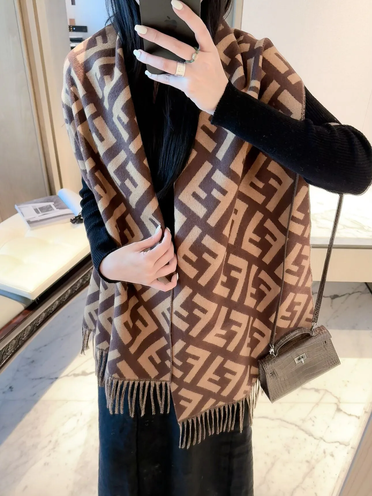 Шарфы Fendi 18322574