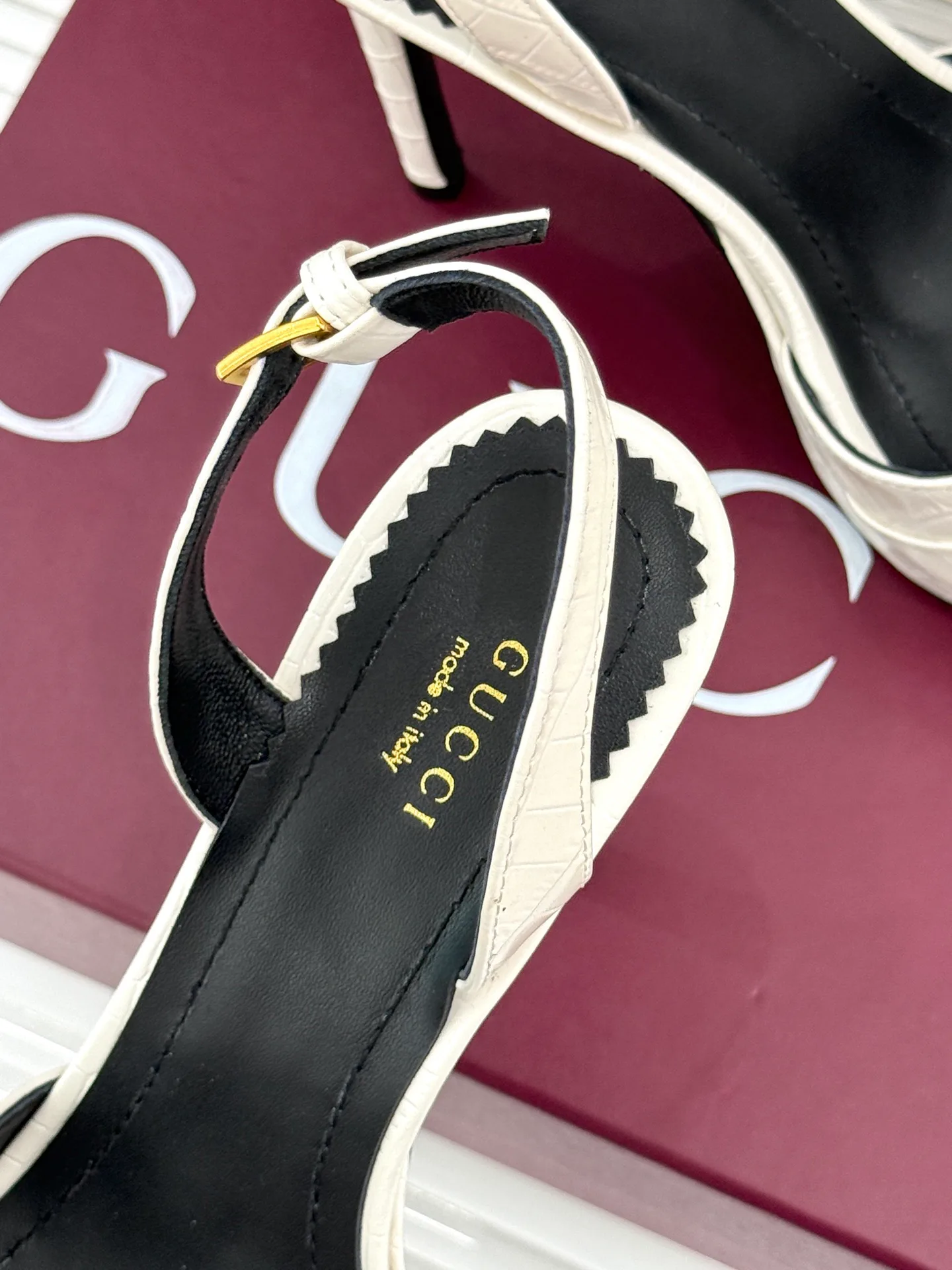 Босоножки Женские Gucci 17646530