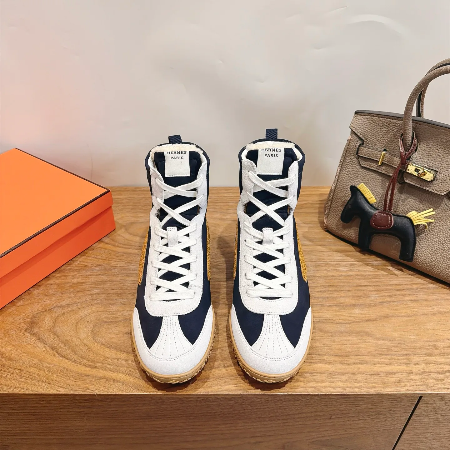 Кроссовки Женские Hermes 19290561