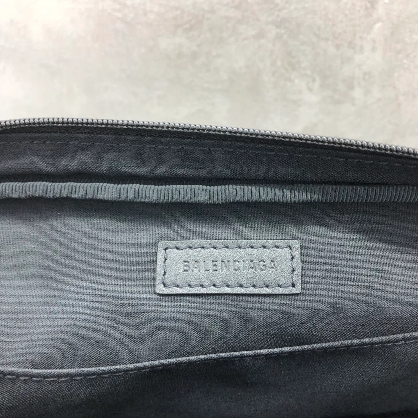 Сумки На Ремне Женские Balenciaga 18135988