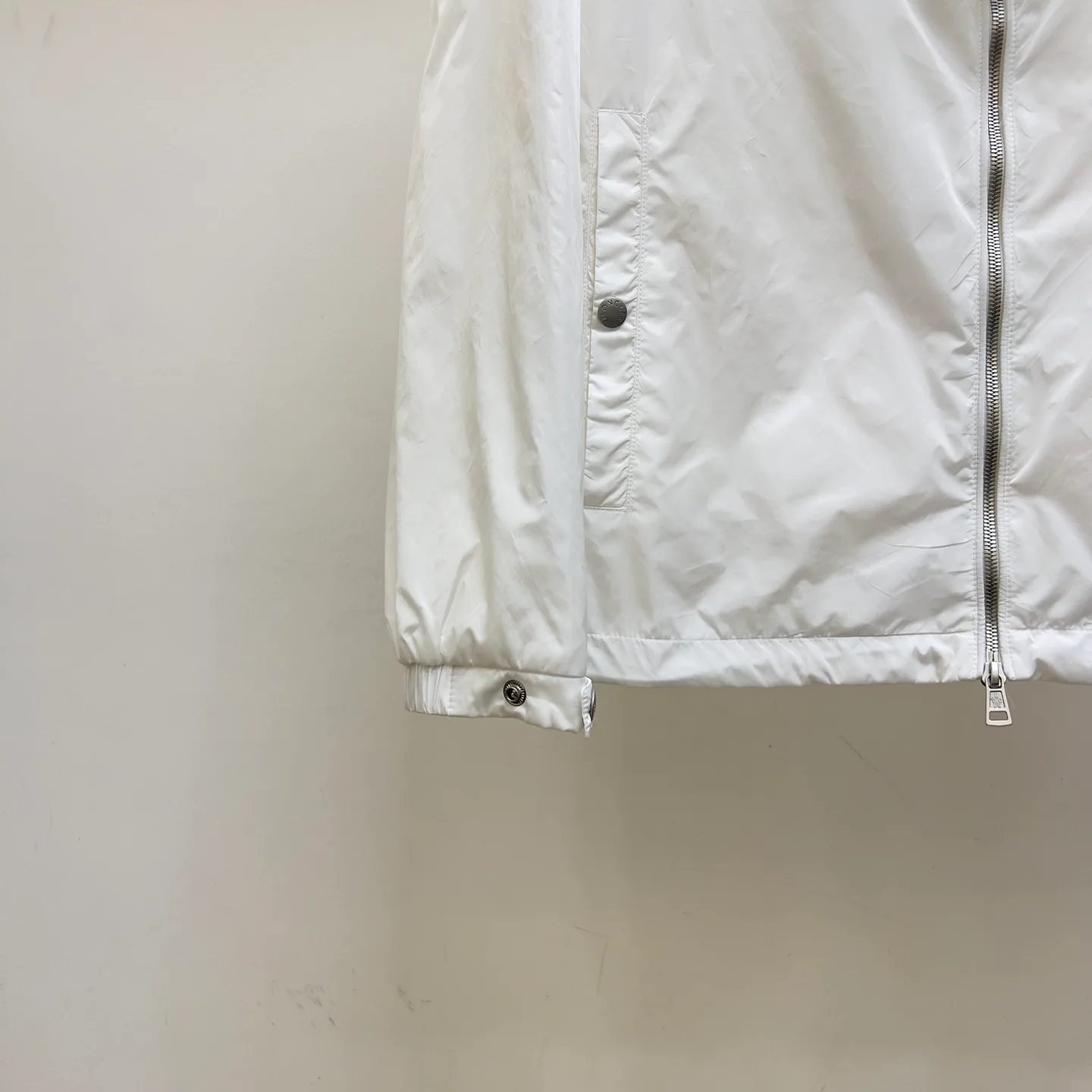 Куртки И Пуховики Женские Moncler 17340714